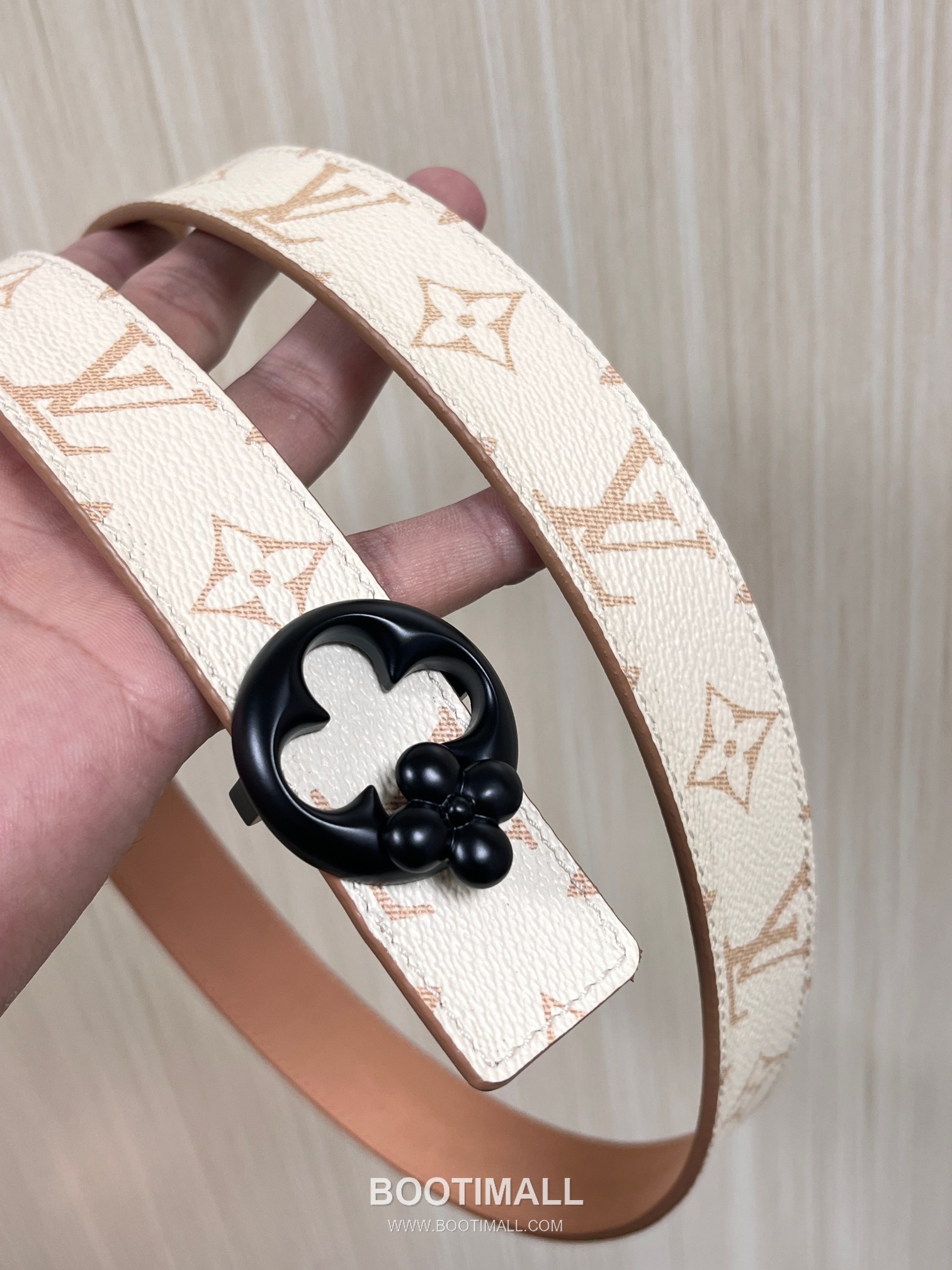 Louis Vuitton Monogram Canvas Calfskin Reversible Belt with LV Buckle Gold-Plated 루이비통 모노그램 캔버스 카프스킨 리버서블 벨트 LV 버클 황동 베이스 금도금 3.0cm 3