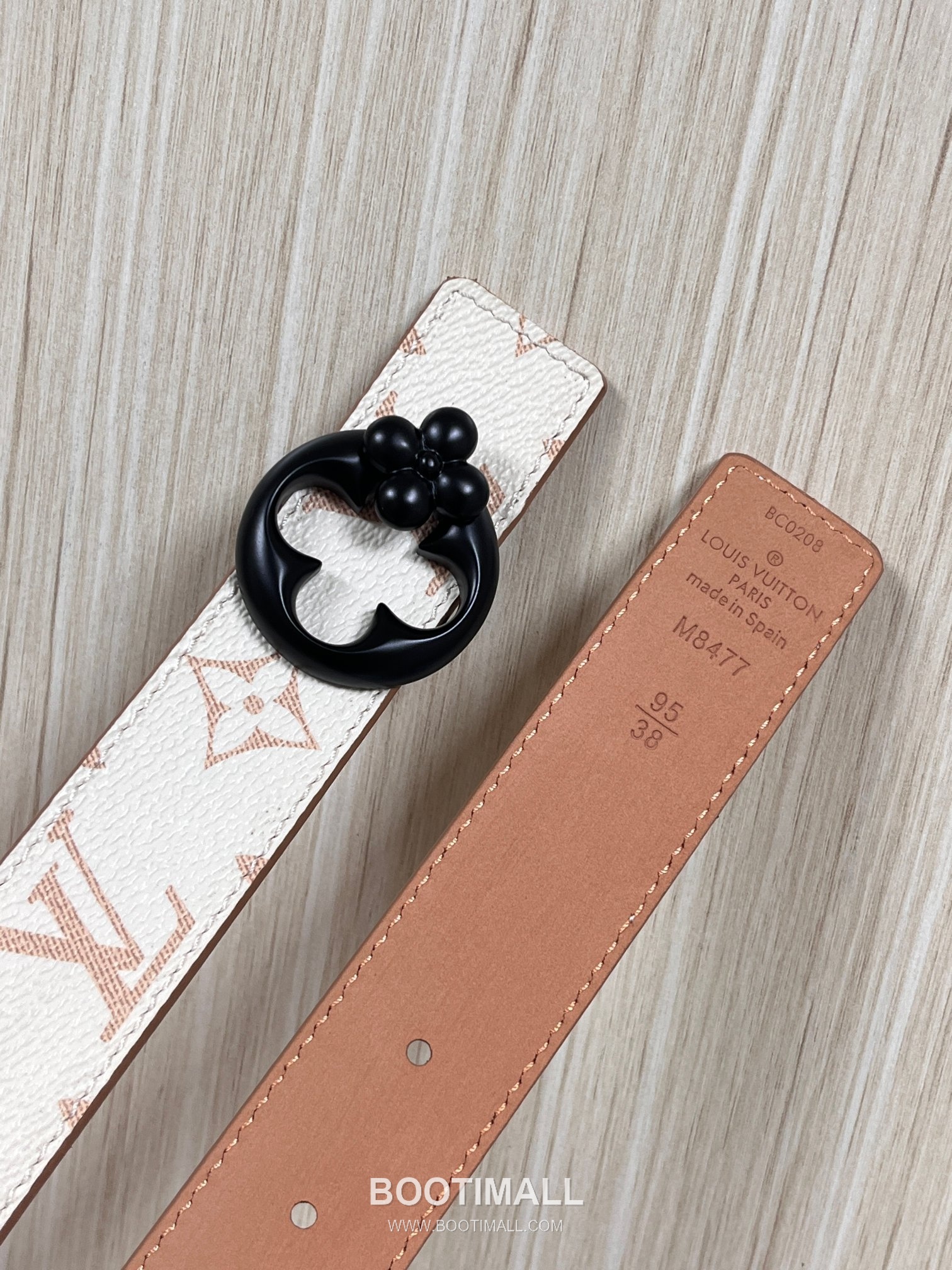 Louis Vuitton Monogram Canvas Calfskin Reversible Belt with LV Buckle Gold-Plated 루이비통 모노그램 캔버스 카프스킨 리버서블 벨트 LV 버클 황동 베이스 금도금 3.0cm 4
