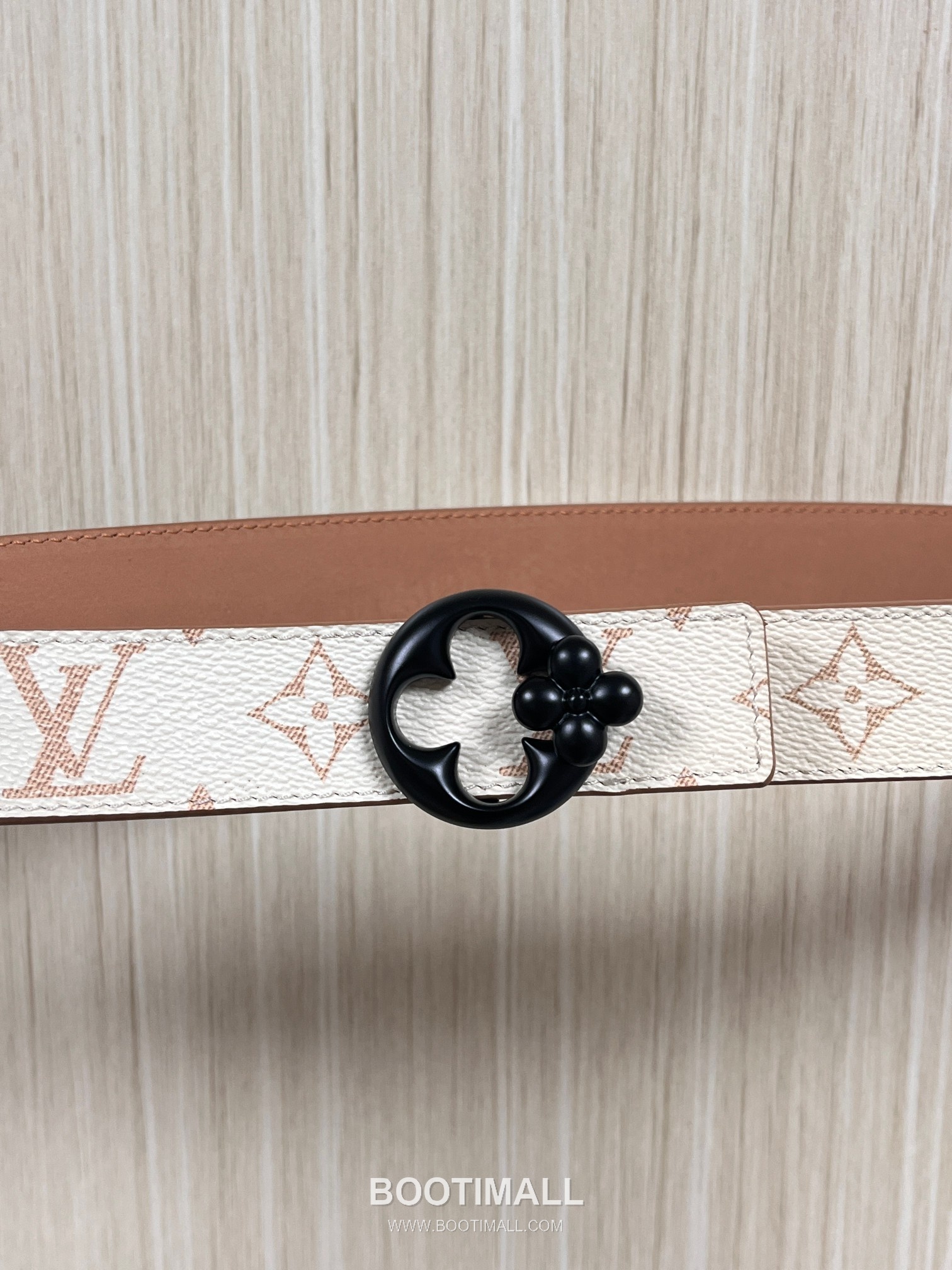 Louis Vuitton Monogram Canvas Calfskin Reversible Belt with LV Buckle Gold-Plated 루이비통 모노그램 캔버스 카프스킨 리버서블 벨트 LV 버클 황동 베이스 금도금 3.0cm 6