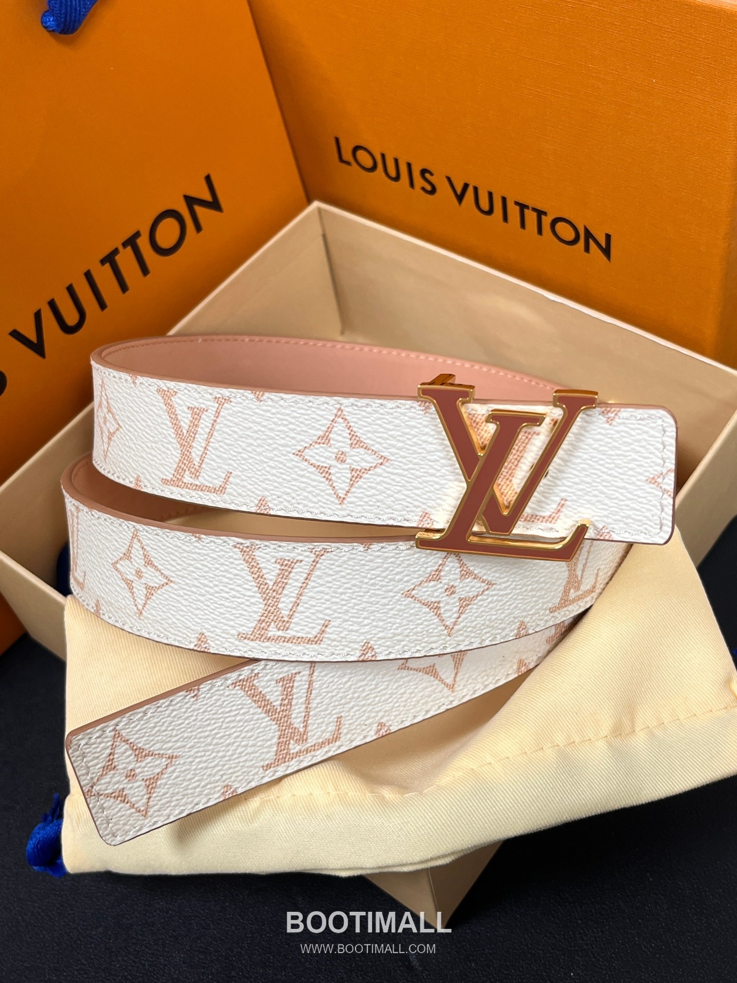 Louis Vuitton Monogram Canvas Calfskin Reversible Belt with LV Buckle Gold-Plated 루이비통 모노그램 캔버스 카프스킨 리버서블 벨트 LV 버클 황동 베이스 금도금 3.0cm 1