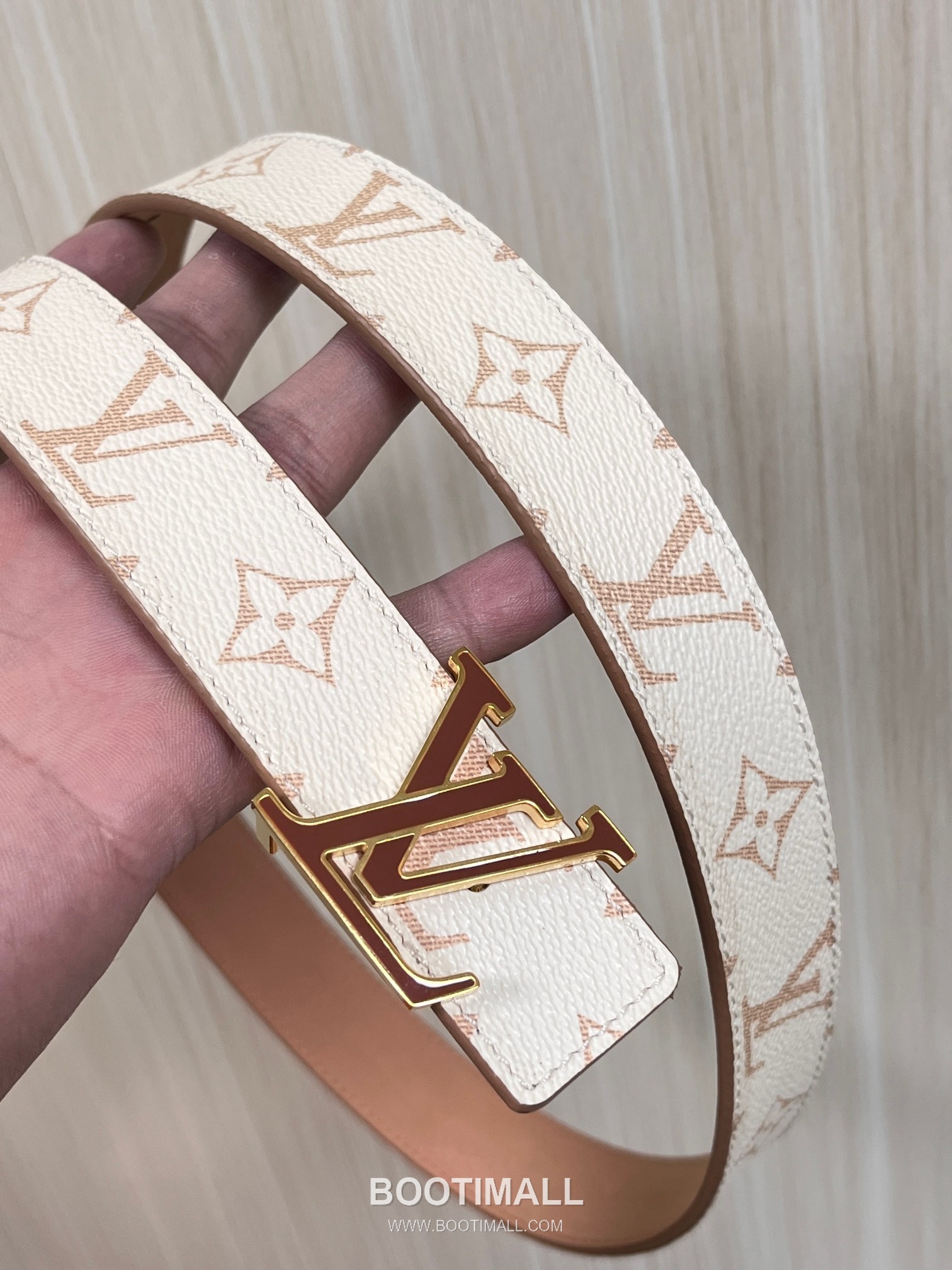 Louis Vuitton Monogram Canvas Calfskin Reversible Belt with LV Buckle Gold-Plated 루이비통 모노그램 캔버스 카프스킨 리버서블 벨트 LV 버클 황동 베이스 금도금 3.0cm 3