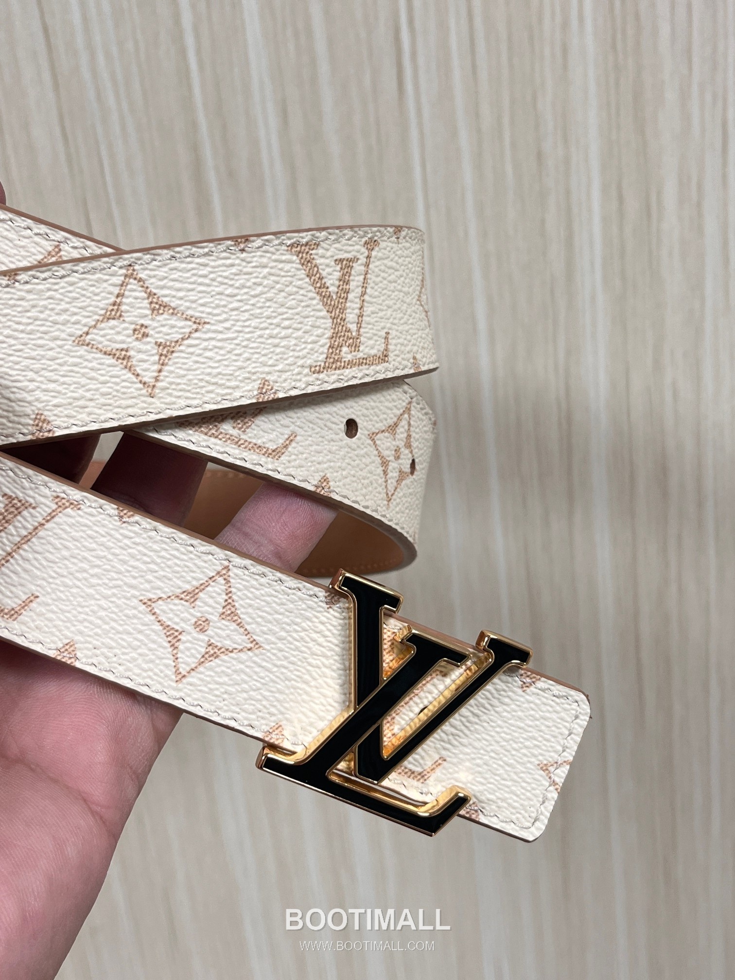 Louis Vuitton Monogram Canvas Calfskin Reversible Belt with LV Buckle Gold-Plated 루이비통 모노그램 캔버스 카프스킨 리버서블 벨트 LV 버클 황동 베이스 금도금 3.0cm 2