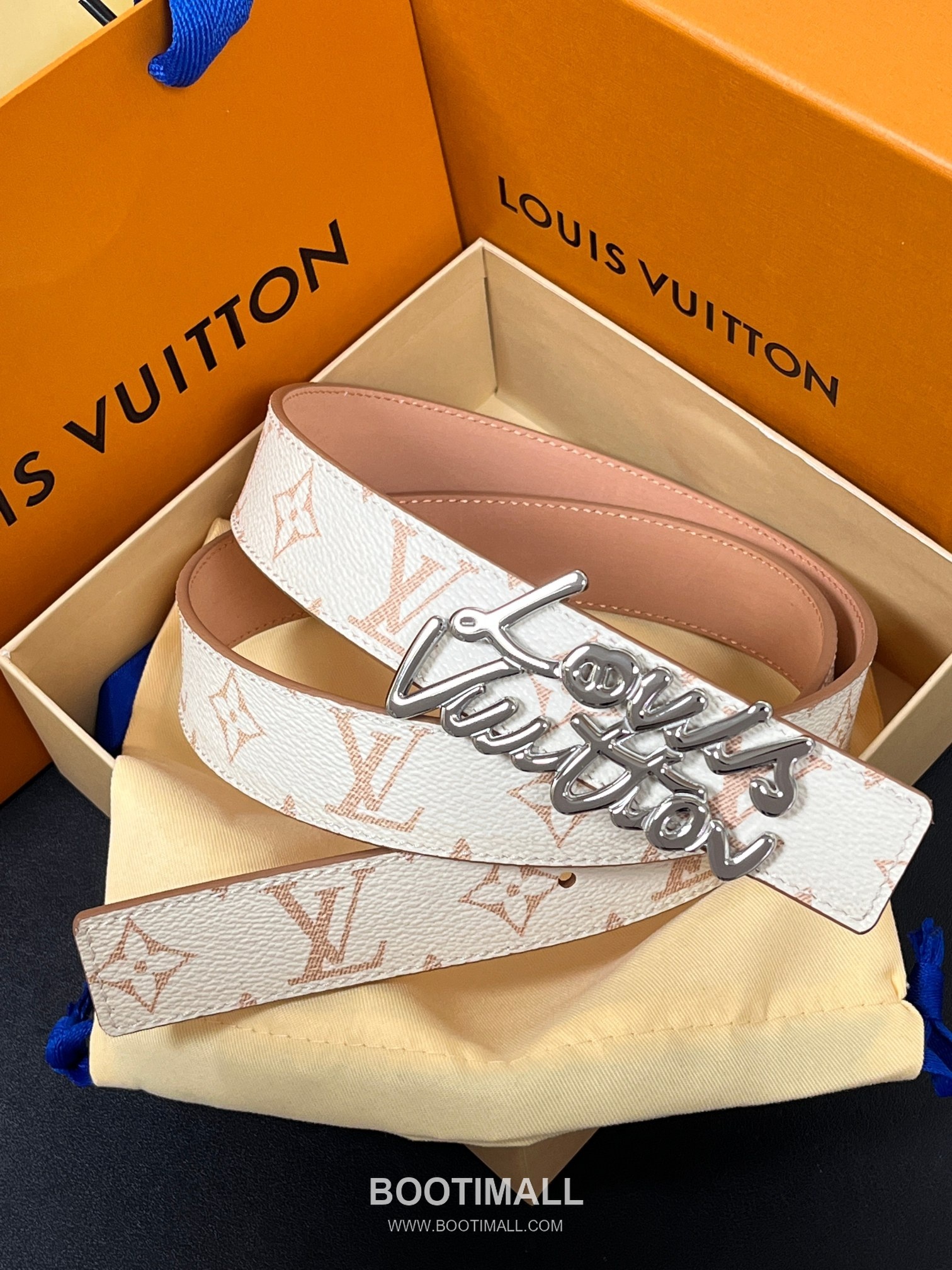 Louis Vuitton Monogram Canvas Calfskin Reversible Belt with LV Buckle Gold-Plated 루이비통 모노그램 캔버스 카프스킨 리버서블 벨트 LV 버클 황동 베이스 금도금 3.0cm 1
