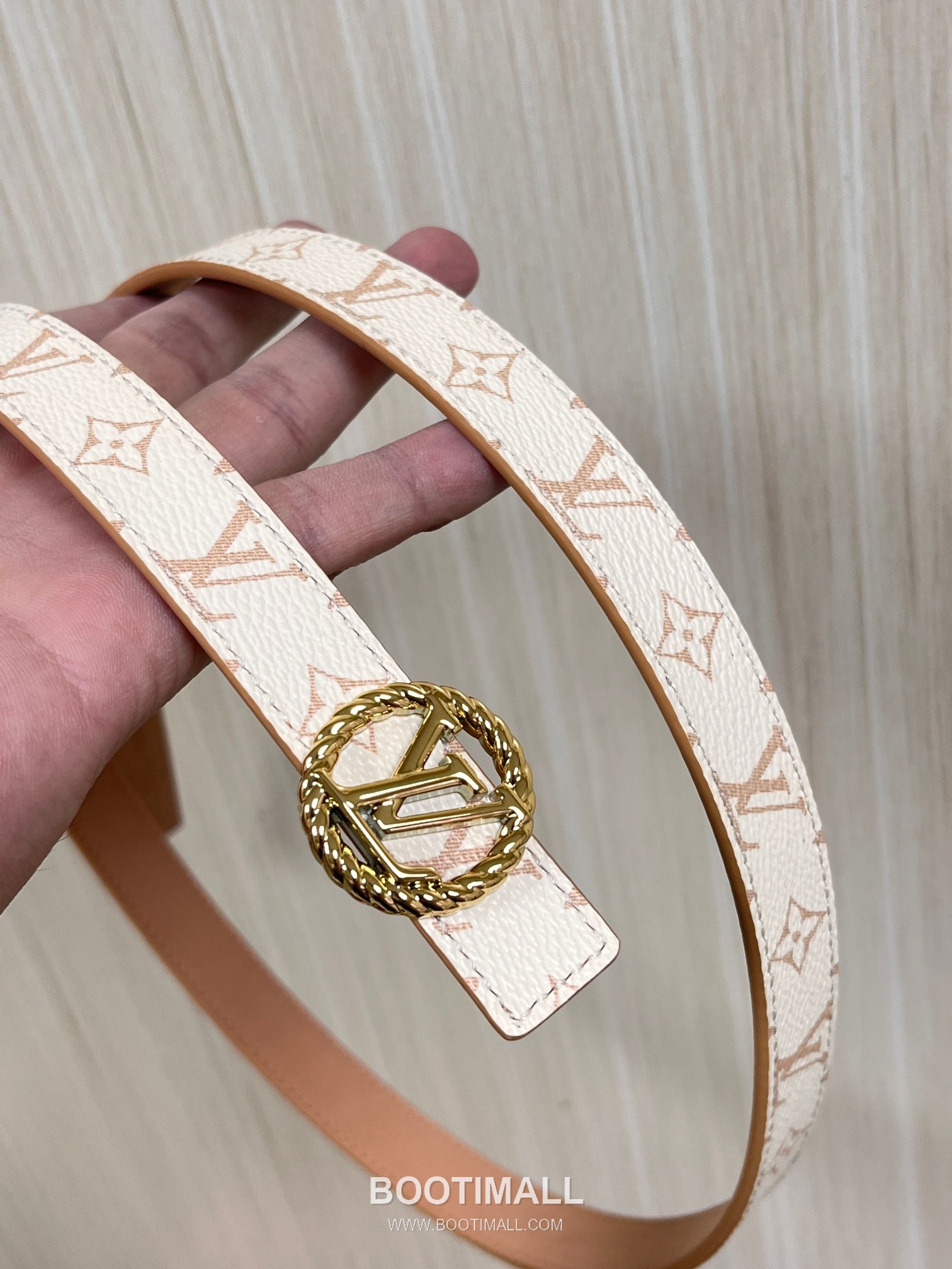 Louis Vuitton Monogram Canvas Calfskin Reversible Belt with LV Buckle Gold-Plated 루이비통 모노그램 캔버스 카프스킨 리버서블 벨트 LV 버클 황동 베이스 금도금 2.0cm 3