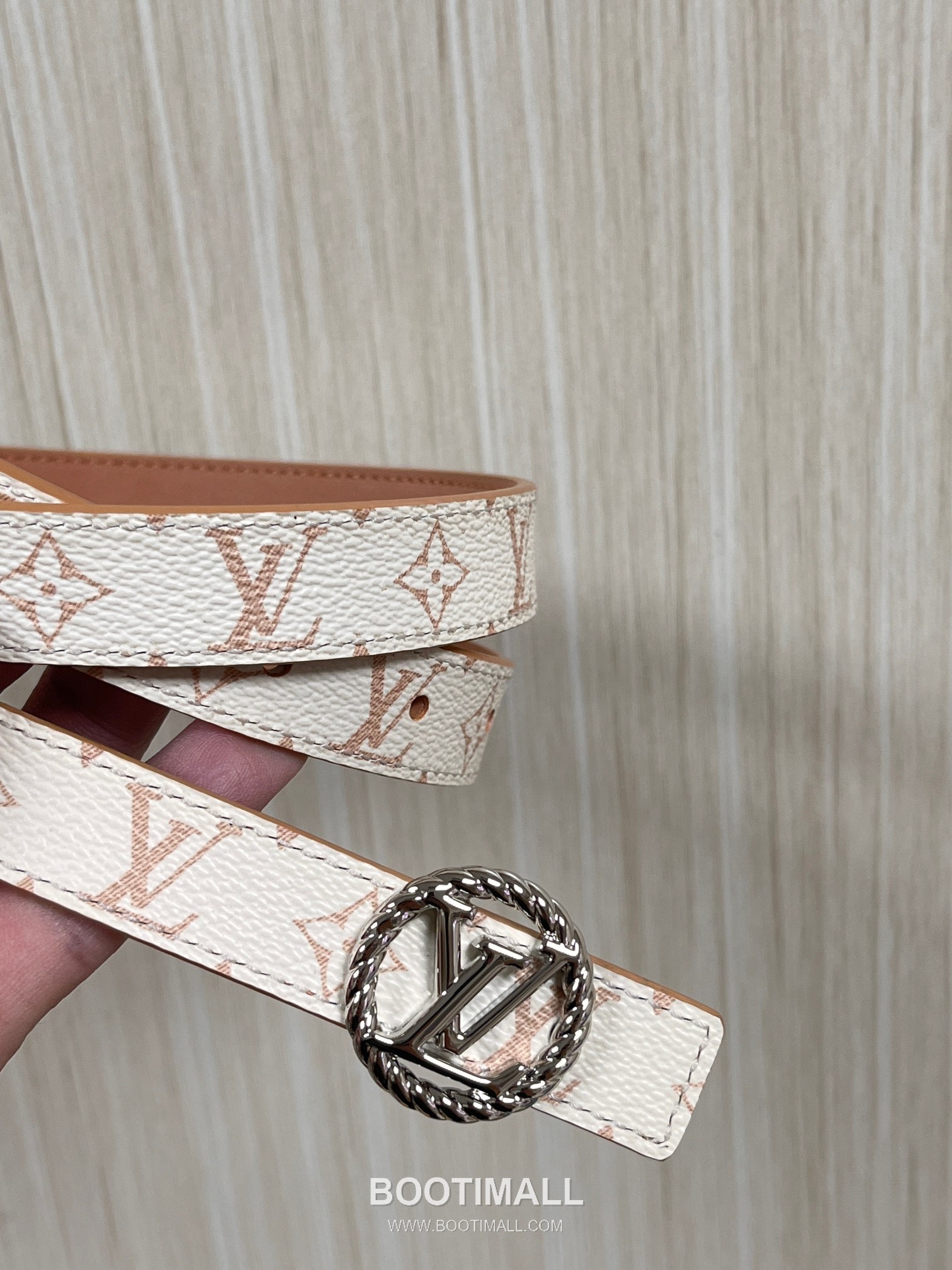 Louis Vuitton Monogram Canvas Calfskin Reversible Belt with LV Buckle Gold-Plated 루이비통 모노그램 캔버스 카프스킨 리버서블 벨트 LV 버클 황동 베이스 금도금 2.0cm 2