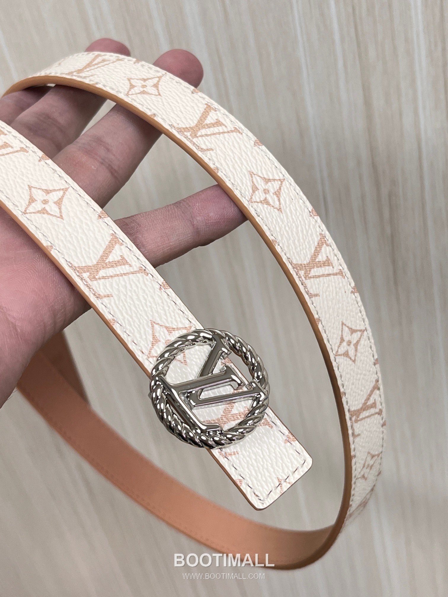 Louis Vuitton Monogram Canvas Calfskin Reversible Belt with LV Buckle Gold-Plated 루이비통 모노그램 캔버스 카프스킨 리버서블 벨트 LV 버클 황동 베이스 금도금 2.0cm 3
