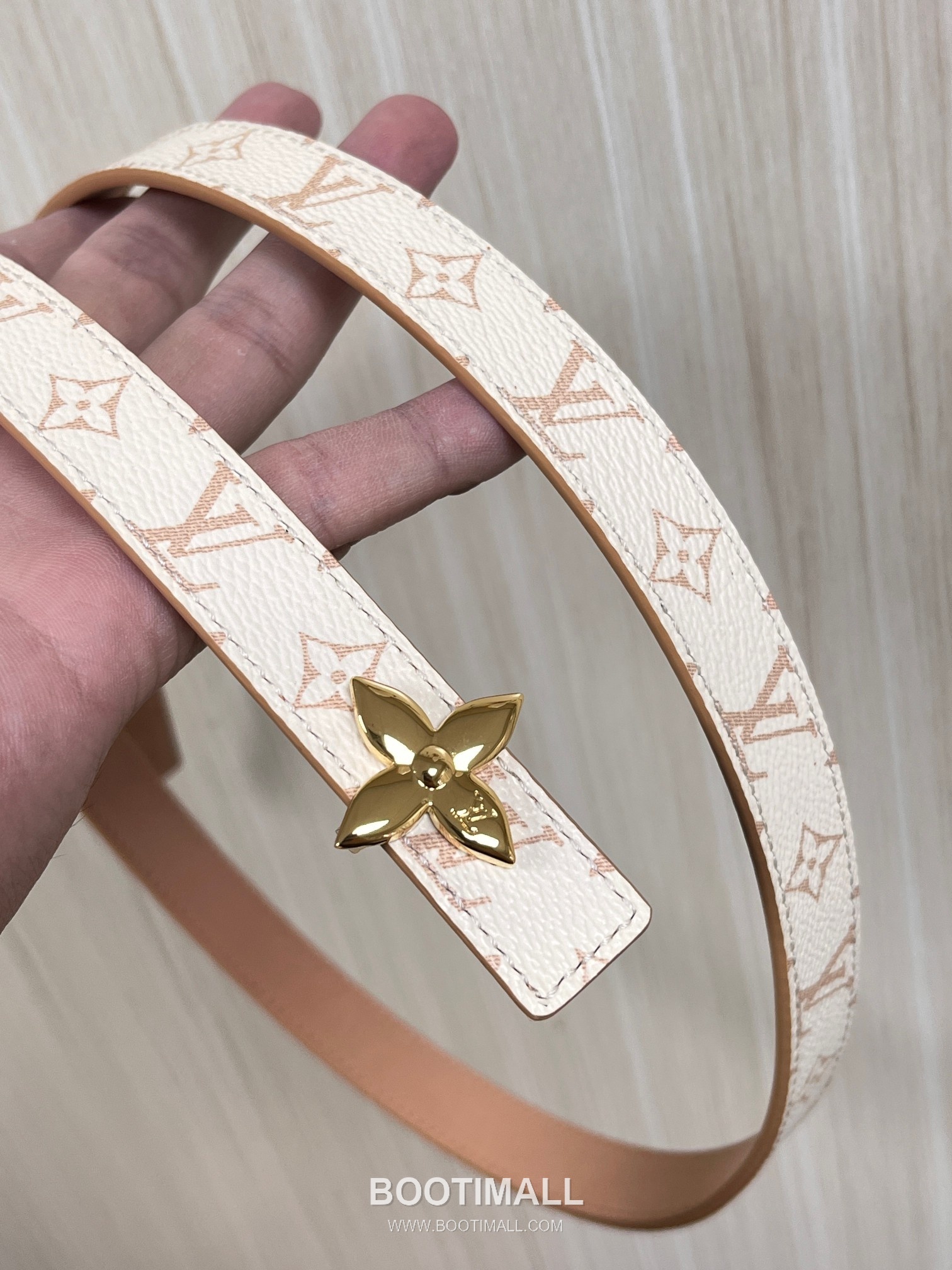 Louis Vuitton Monogram Canvas Calfskin Reversible Belt with LV Buckle Gold-Plated 루이비통 모노그램 캔버스 카프스킨 리버서블 벨트 LV 버클 황동 베이스 금도금 2.0cm 3