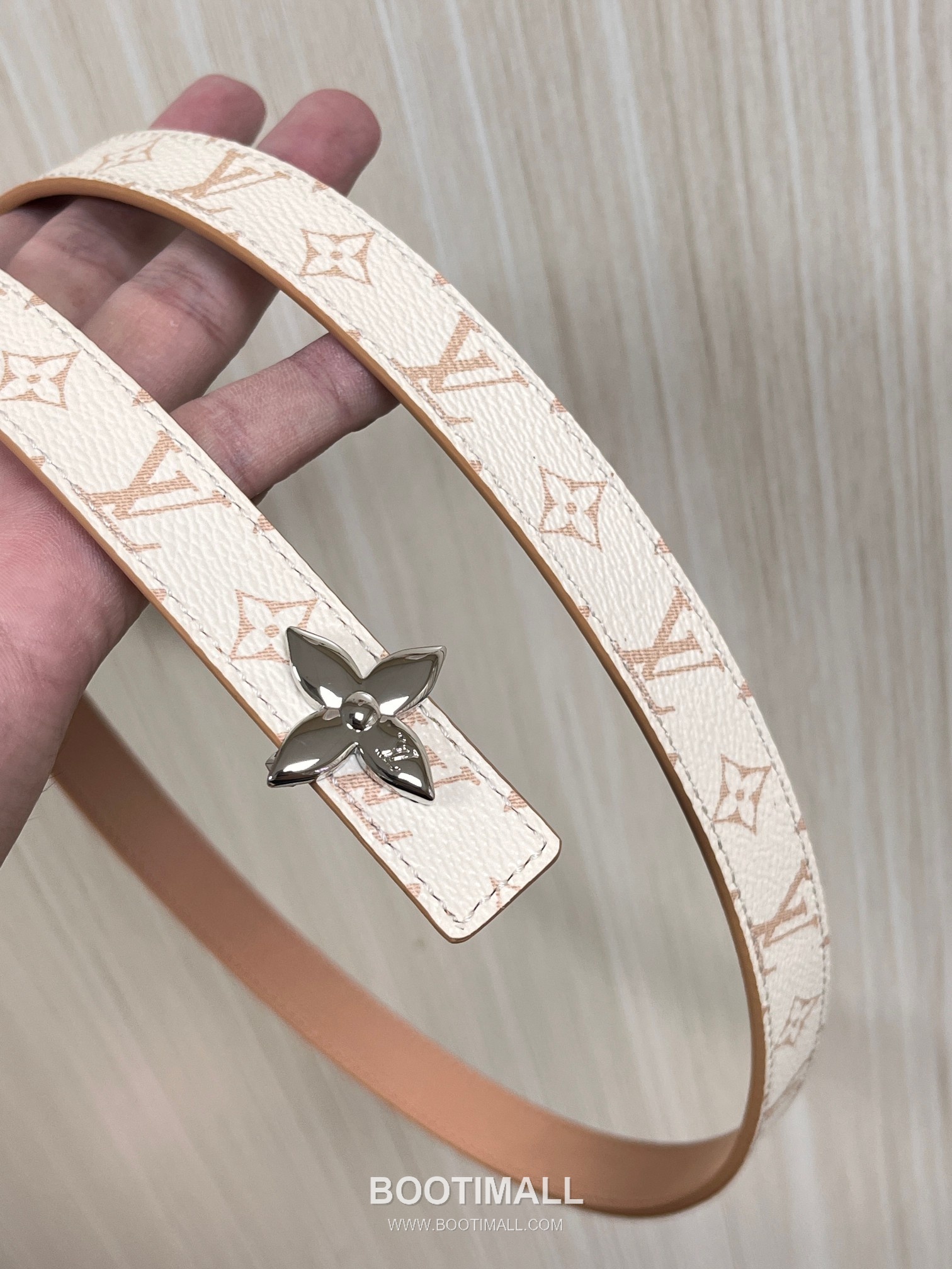 Louis Vuitton Monogram Canvas Calfskin Reversible Belt with LV Buckle Gold-Plated 루이비통 모노그램 캔버스 카프스킨 리버서블 벨트 LV 버클 황동 베이스 금도금 2.0cm 3