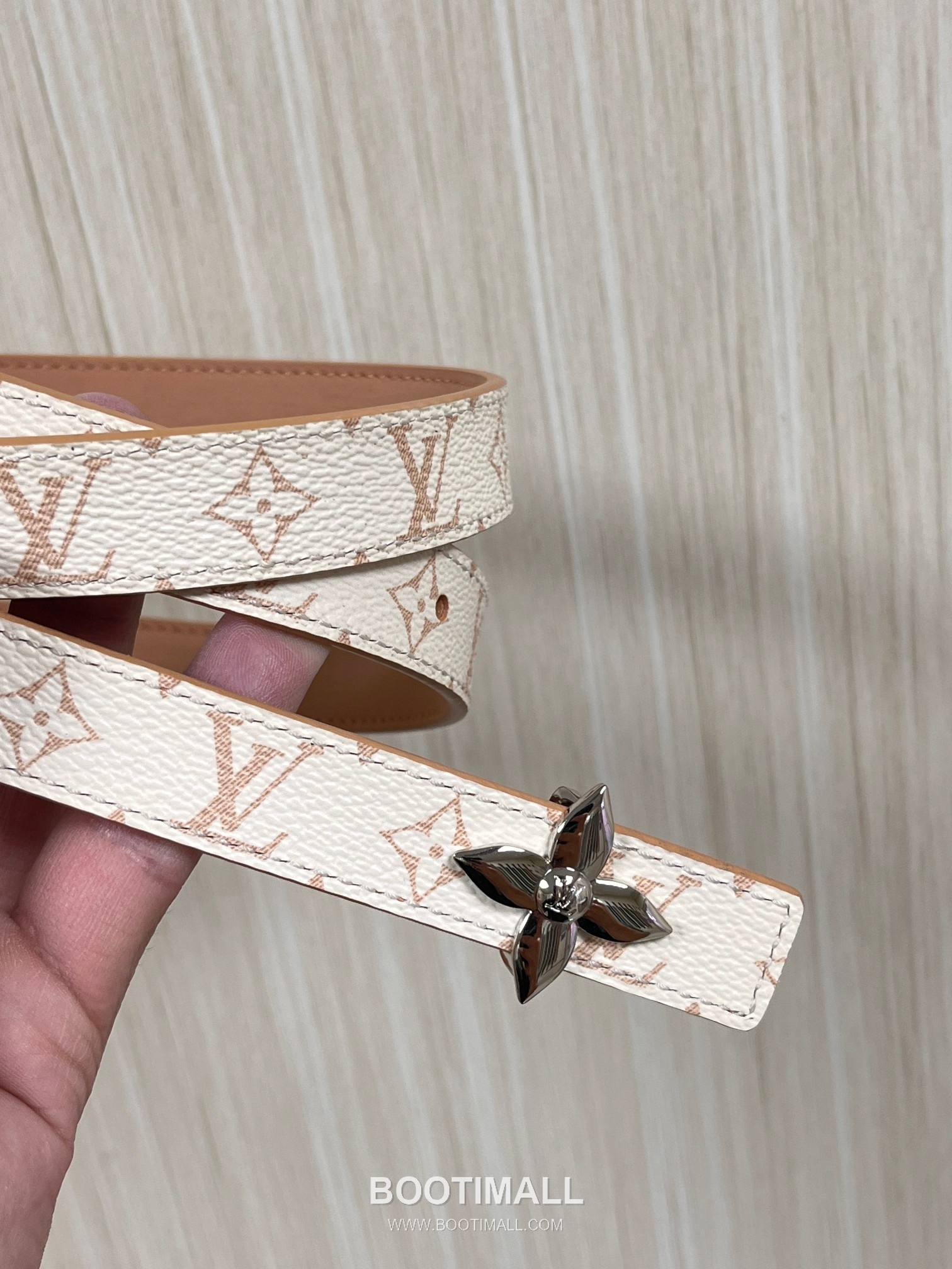 Louis Vuitton Monogram Canvas Calfskin Reversible Belt with LV Buckle Gold-Plated 루이비통 모노그램 캔버스 카프스킨 리버서블 벨트 LV 버클 황동 베이스 금도금 2.0cm 2