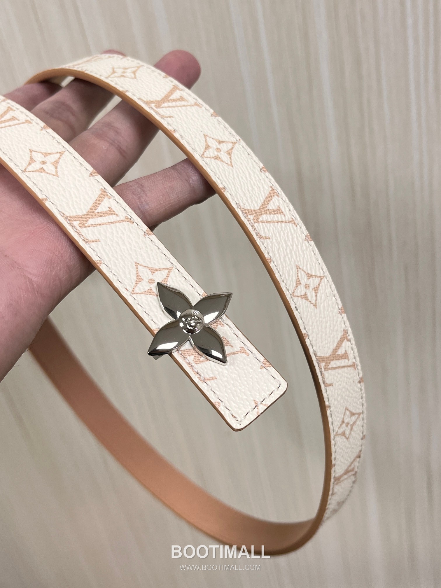 Louis Vuitton Monogram Canvas Calfskin Reversible Belt with LV Buckle Gold-Plated 루이비통 모노그램 캔버스 카프스킨 리버서블 벨트 LV 버클 황동 베이스 금도금 2.0cm 3