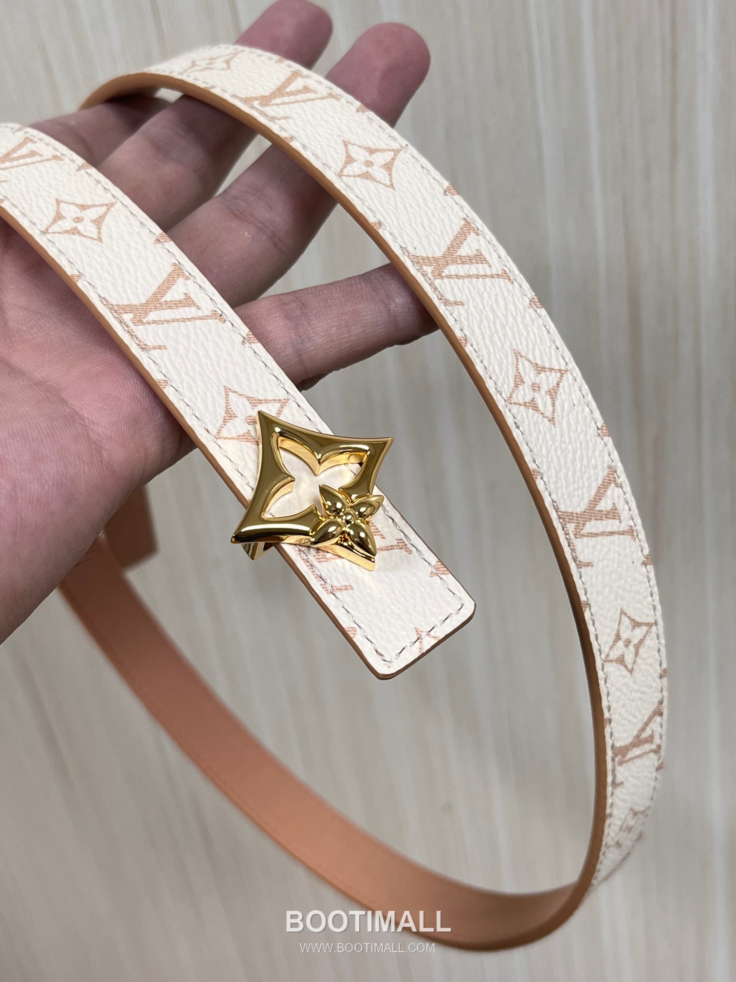 Louis Vuitton Monogram Canvas Calfskin Reversible Belt with LV Buckle Gold-Plated 루이비통 모노그램 캔버스 카프스킨 리버서블 벨트 LV 버클 황동 베이스 금도금 2.0cm 3