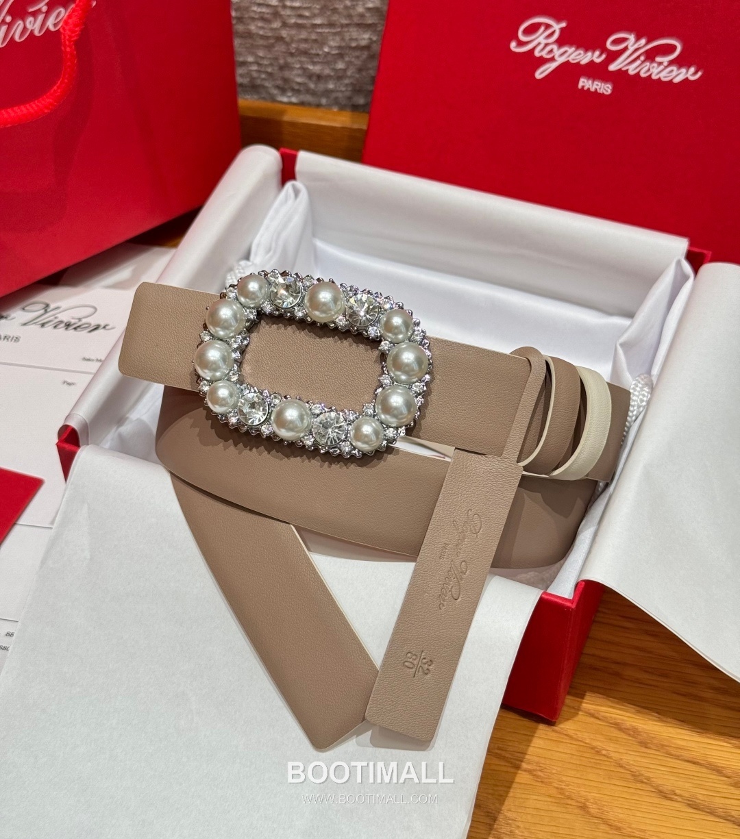 Roger Vivier Calfskin Leather Reversible Belt with Square Logo Buckle Gold-Plated 로저비비에 카프스킨 레더 리버서블 벨트 스퀘어 로고 버클 황동 베이스 금도금 3.0cm 1