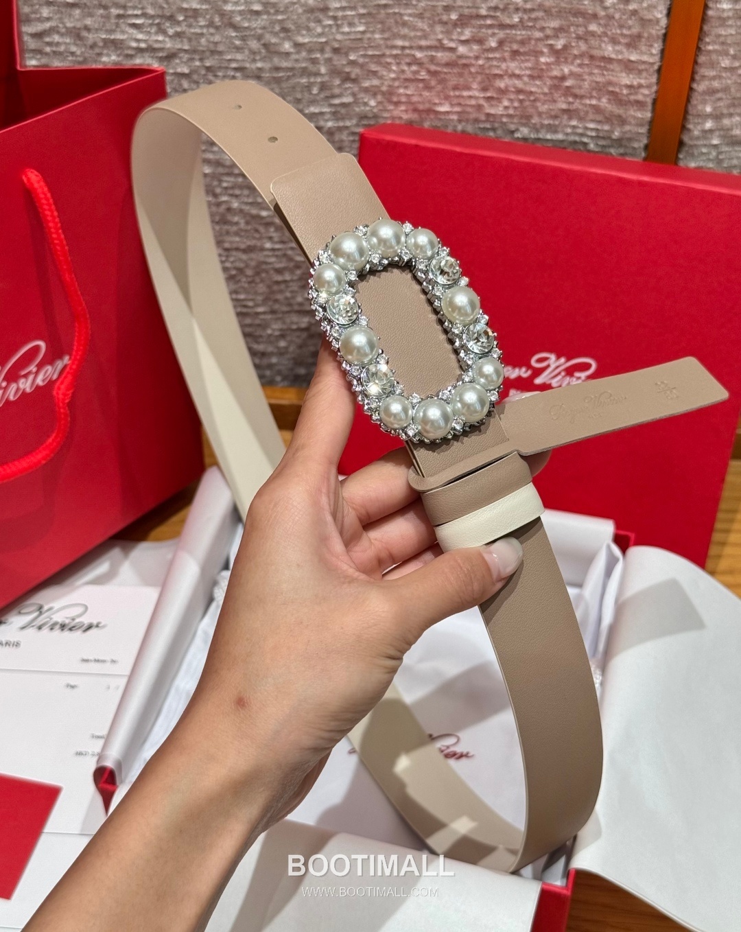 Roger Vivier Calfskin Leather Reversible Belt with Square Logo Buckle Gold-Plated 로저비비에 카프스킨 레더 리버서블 벨트 스퀘어 로고 버클 황동 베이스 금도금 3.0cm 3