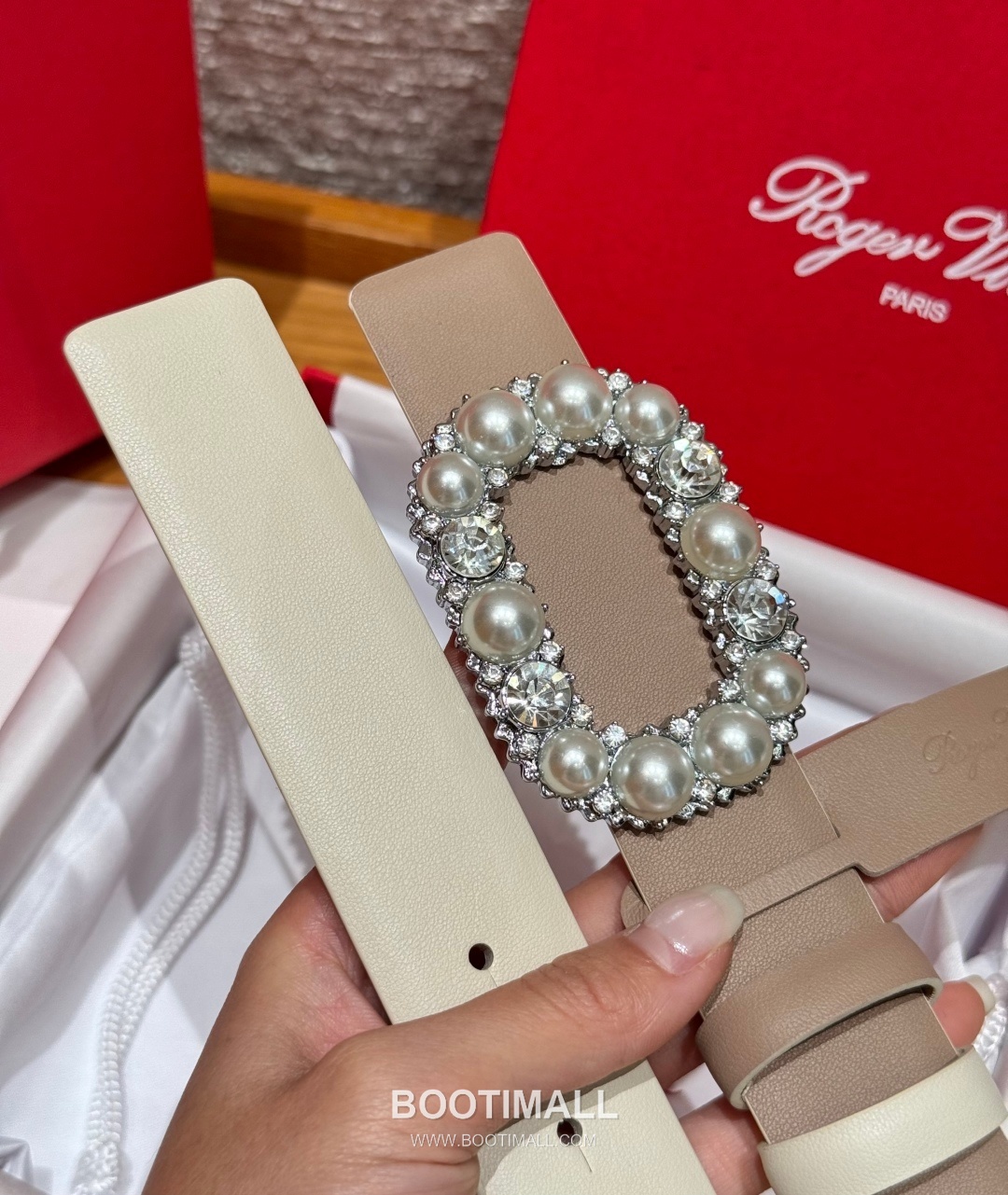 Roger Vivier Calfskin Leather Reversible Belt with Square Logo Buckle Gold-Plated 로저비비에 카프스킨 레더 리버서블 벨트 스퀘어 로고 버클 황동 베이스 금도금 3.0cm 6