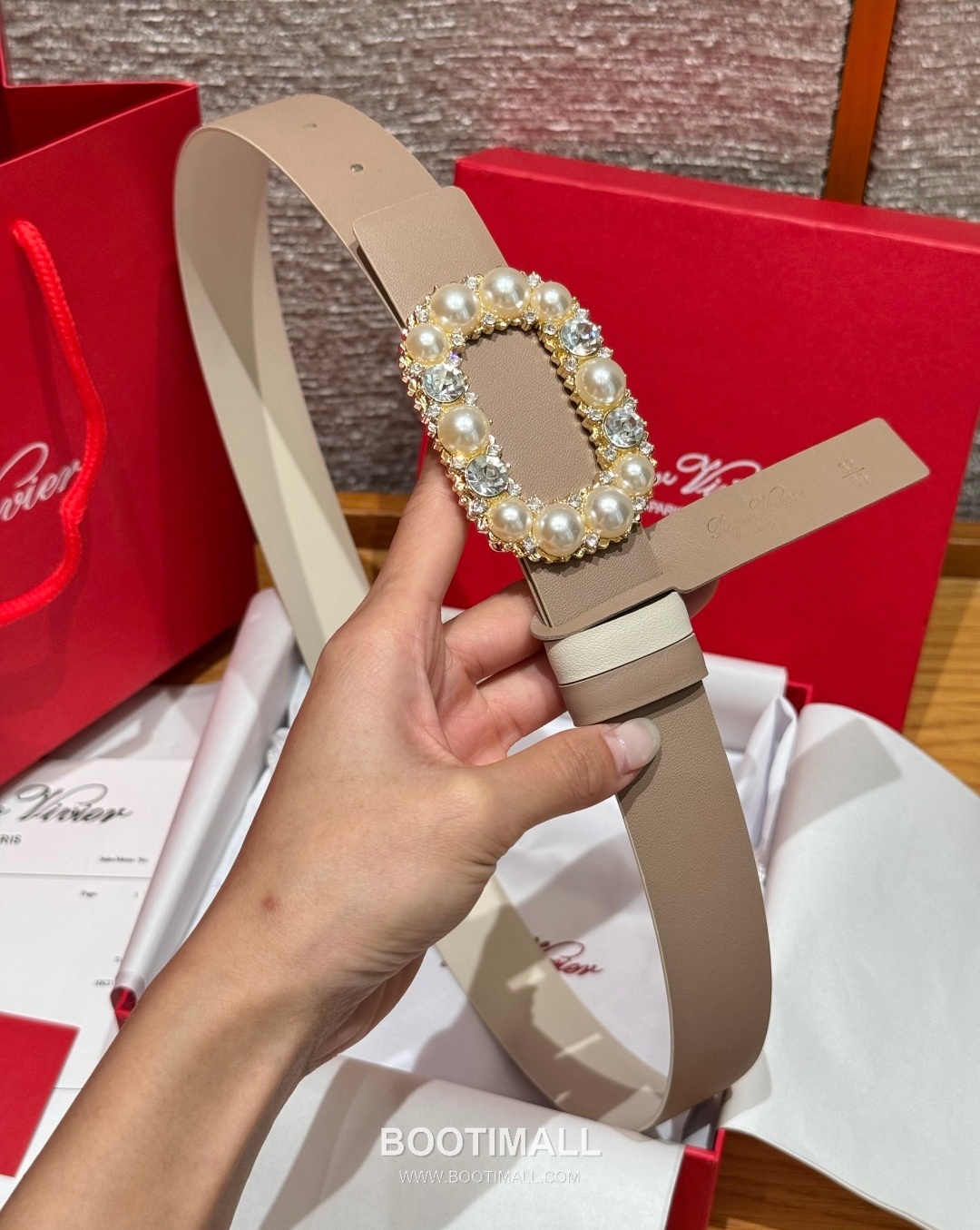 Roger Vivier Calfskin Leather Reversible Belt with Square Logo Buckle Gold-Plated 로저비비에 카프스킨 레더 리버서블 벨트 스퀘어 로고 버클 황동 베이스 금도금 3.0cm 3