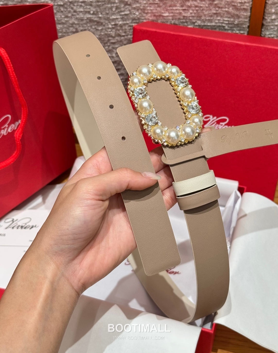 Roger Vivier Calfskin Leather Reversible Belt with Square Logo Buckle Gold-Plated 로저비비에 카프스킨 레더 리버서블 벨트 스퀘어 로고 버클 황동 베이스 금도금 3.0cm 5