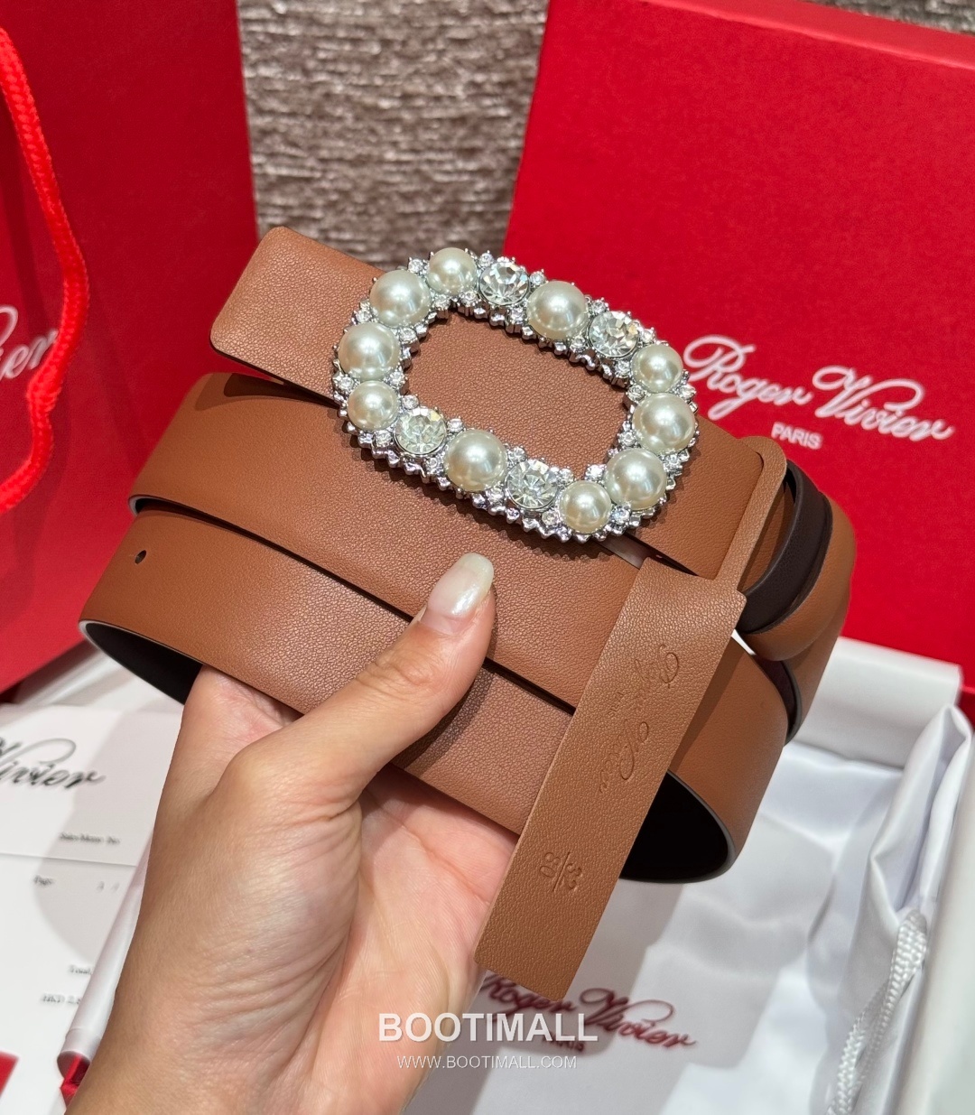 Roger Vivier Calfskin Leather Reversible Belt with Square Logo Buckle Gold-Plated 로저비비에 카프스킨 레더 리버서블 벨트 스퀘어 로고 버클 황동 베이스 금도금 3.0cm 2