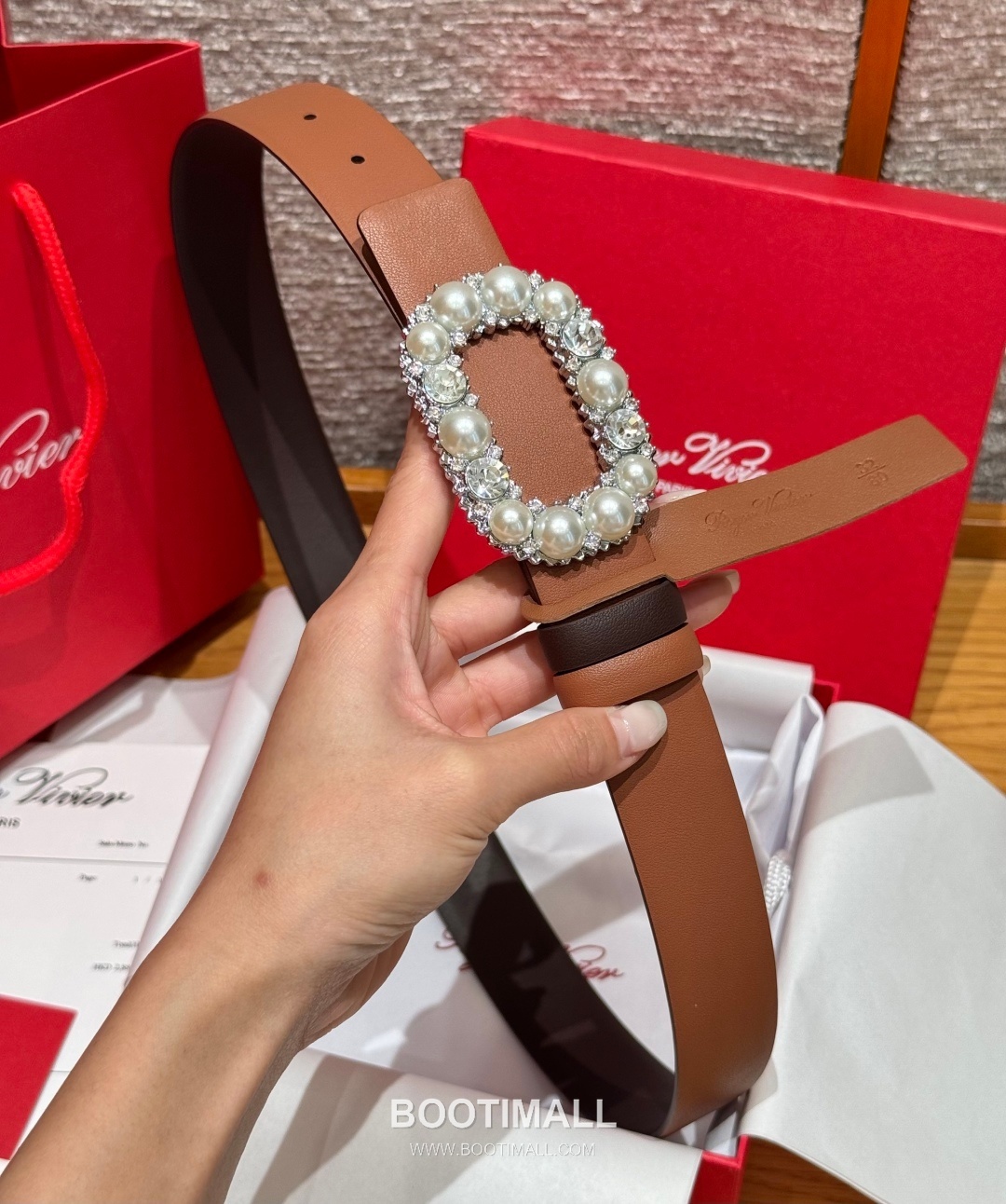 Roger Vivier Calfskin Leather Reversible Belt with Square Logo Buckle Gold-Plated 로저비비에 카프스킨 레더 리버서블 벨트 스퀘어 로고 버클 황동 베이스 금도금 3.0cm 3