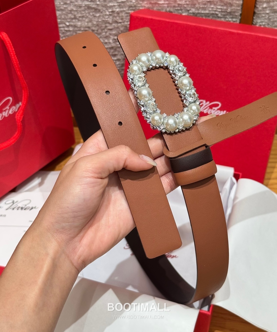 Roger Vivier Calfskin Leather Reversible Belt with Square Logo Buckle Gold-Plated 로저비비에 카프스킨 레더 리버서블 벨트 스퀘어 로고 버클 황동 베이스 금도금 3.0cm 5