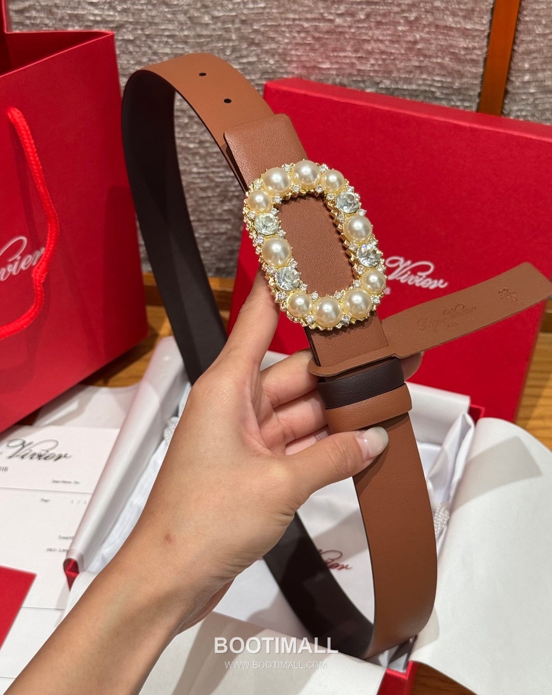 Roger Vivier Calfskin Leather Reversible Belt with Square Logo Buckle Gold-Plated 로저비비에 카프스킨 레더 리버서블 벨트 스퀘어 로고 버클 황동 베이스 금도금 3.0cm 3