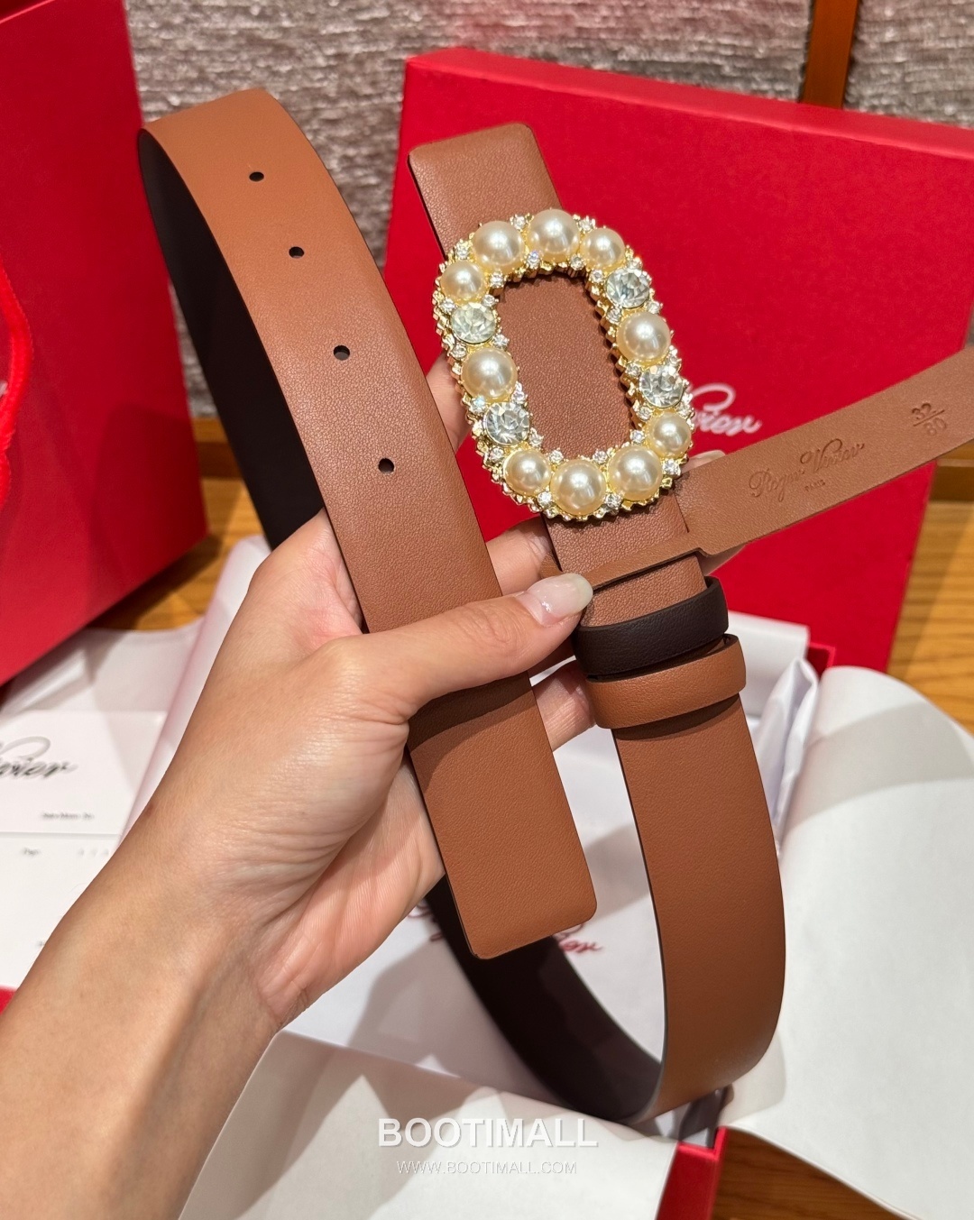 Roger Vivier Calfskin Leather Reversible Belt with Square Logo Buckle Gold-Plated 로저비비에 카프스킨 레더 리버서블 벨트 스퀘어 로고 버클 황동 베이스 금도금 3.0cm 5