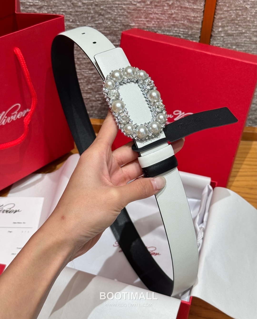 Roger Vivier Calfskin Leather Reversible Belt with Square Logo Buckle Gold-Plated 로저비비에 카프스킨 레더 리버서블 벨트 스퀘어 로고 버클 황동 베이스 금도금 3.0cm 3