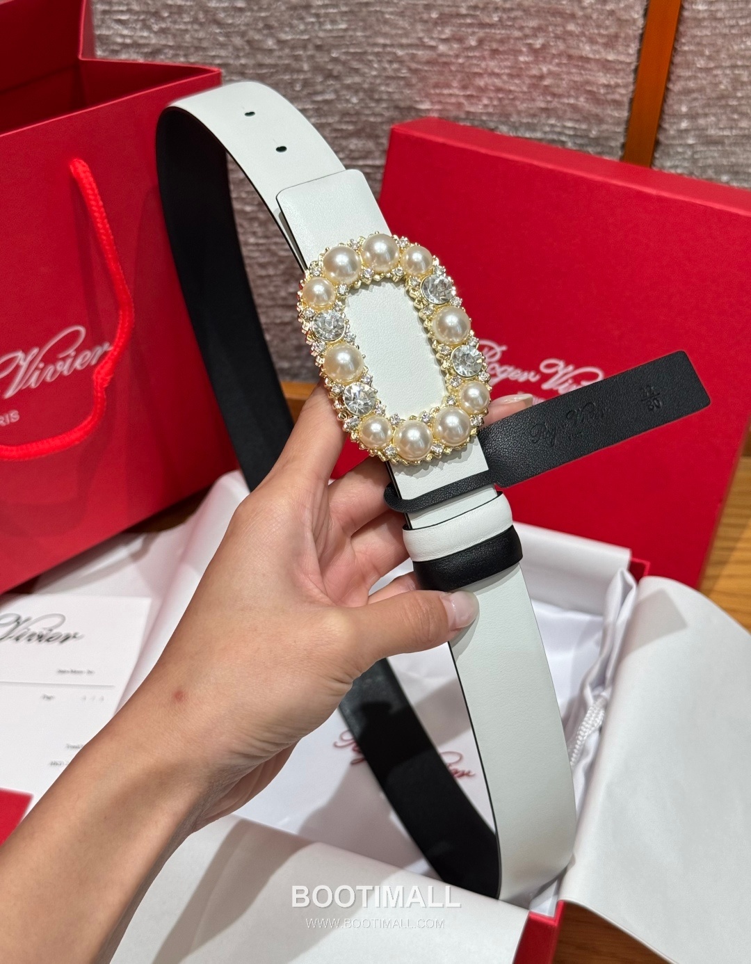 Roger Vivier Calfskin Leather Reversible Belt with Square Logo Buckle Gold-Plated 로저비비에 카프스킨 레더 리버서블 벨트 스퀘어 로고 버클 황동 베이스 금도금 3.0cm 3