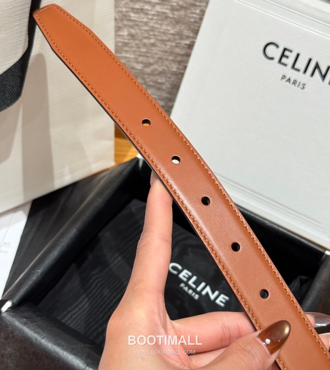 Celine Disc Taurillon Leather Reversible Belt with Disc Buckle Gold-Plated 셀린느 디스크 토릴론 레더 리버서블 벨트 디스크 버클 황동 베이스 금도금 2.5cm 8