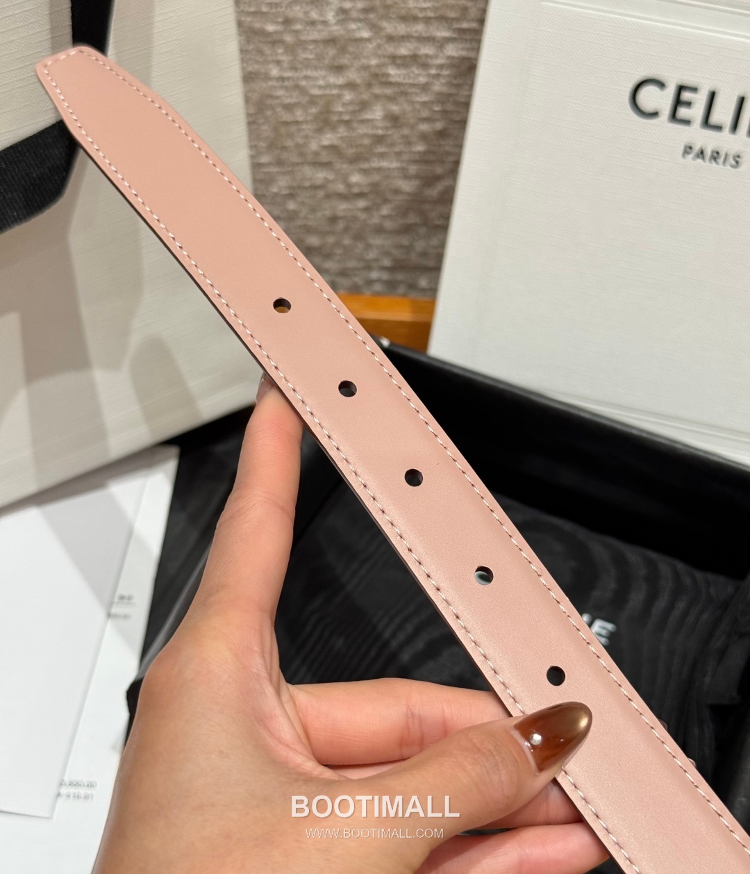 Celine Disc Taurillon Leather Reversible Belt with Disc Buckle Gold-Plated 셀린느 디스크 토릴론 레더 리버서블 벨트 디스크 버클 황동 베이스 금도금 2.5cm 9