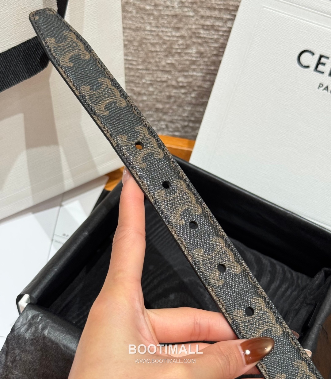 Celine Disc Taurillon Leather Reversible Belt with Disc Buckle Gold-Plated 셀린느 디스크 토릴론 레더 리버서블 벨트 디스크 버클 황동 베이스 금도금 2.5cm 8