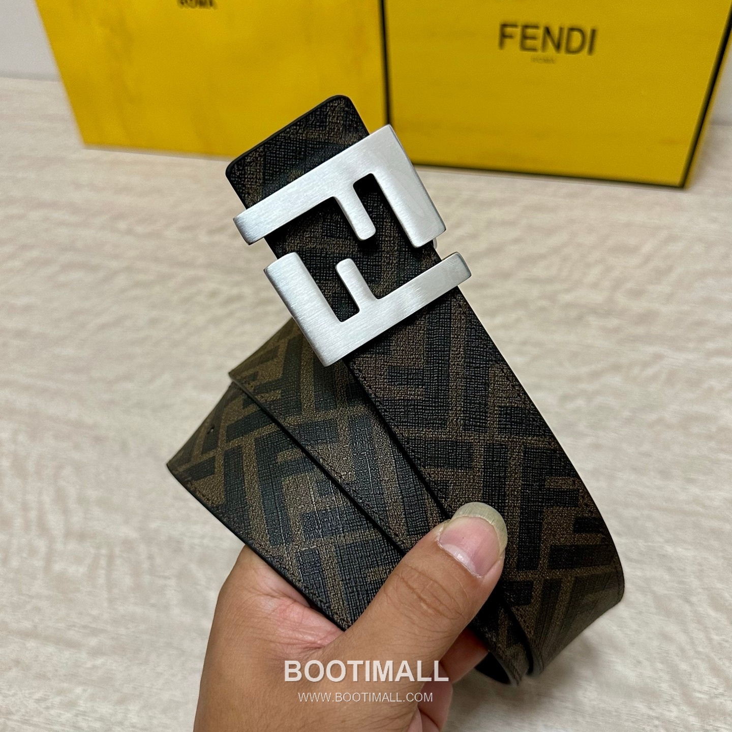 Fendi FF Cuoio Romano Calfskin Reversible Belt with FF Logo Buckle Palladium 펜디 FF 쿠오이오 로마노 카프스킨 리버서블 벨트 FF 로고 버클 황동 베이스 팔라듐 피니시 4.0cm 2