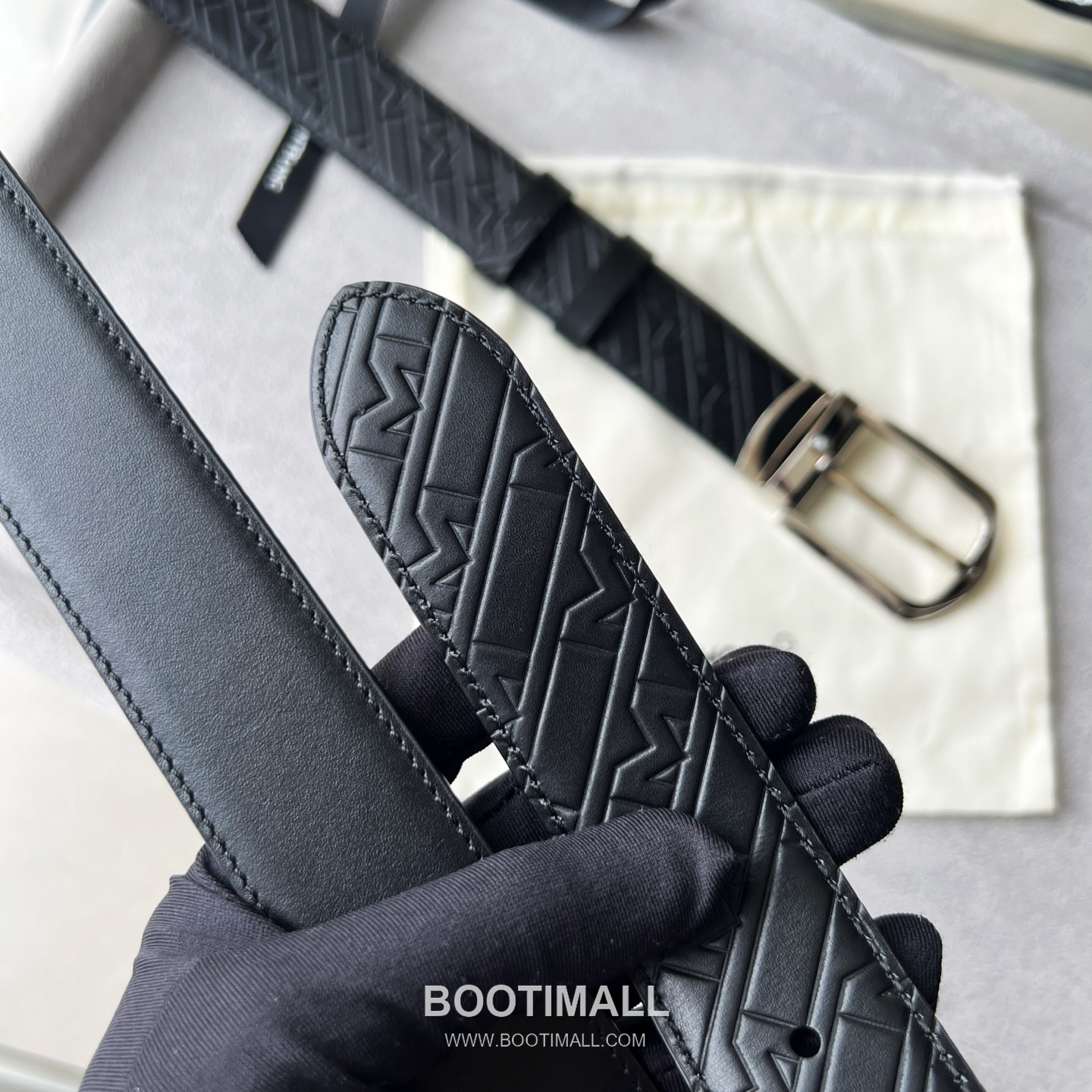 Montblanc Calfskin Grained Smooth Leather Reversible Belt with Star Logo Pin Buckle Palladium 몽블랑 카프스킨 그레인 스무스 레더 리버서블 벨트 스타 로고 핀 버클 황동 베이스 팔라듐 피니시 MB131188 3.5cm 6