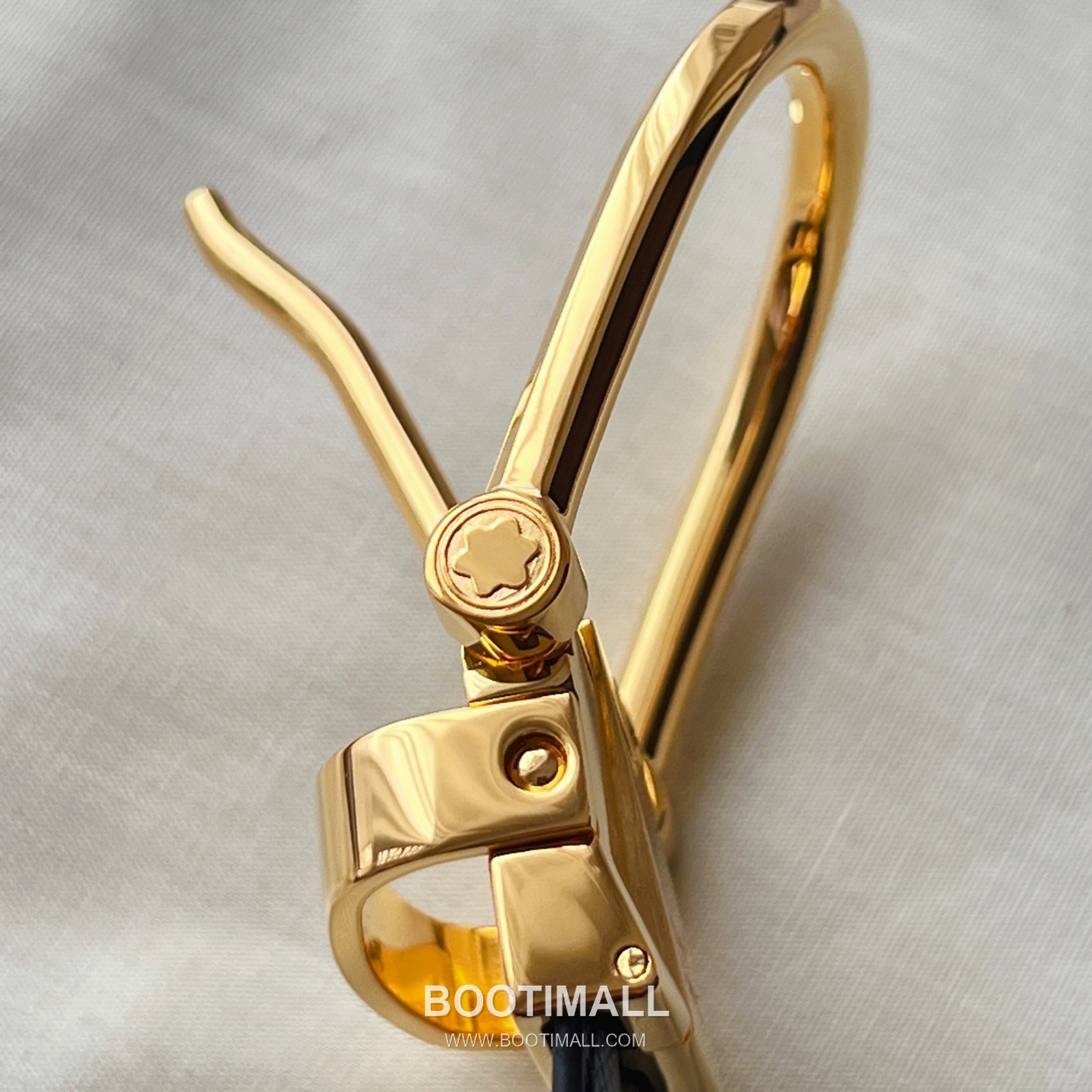 Montblanc Calfskin Grained Smooth Leather Reversible Belt with Star Logo Pin Buckle Palladium 몽블랑 카프스킨 그레인 스무스 레더 리버서블 벨트 스타 로고 핀 버클 황동 베이스 팔라듐 피니시 MB131188 3.5cm 3