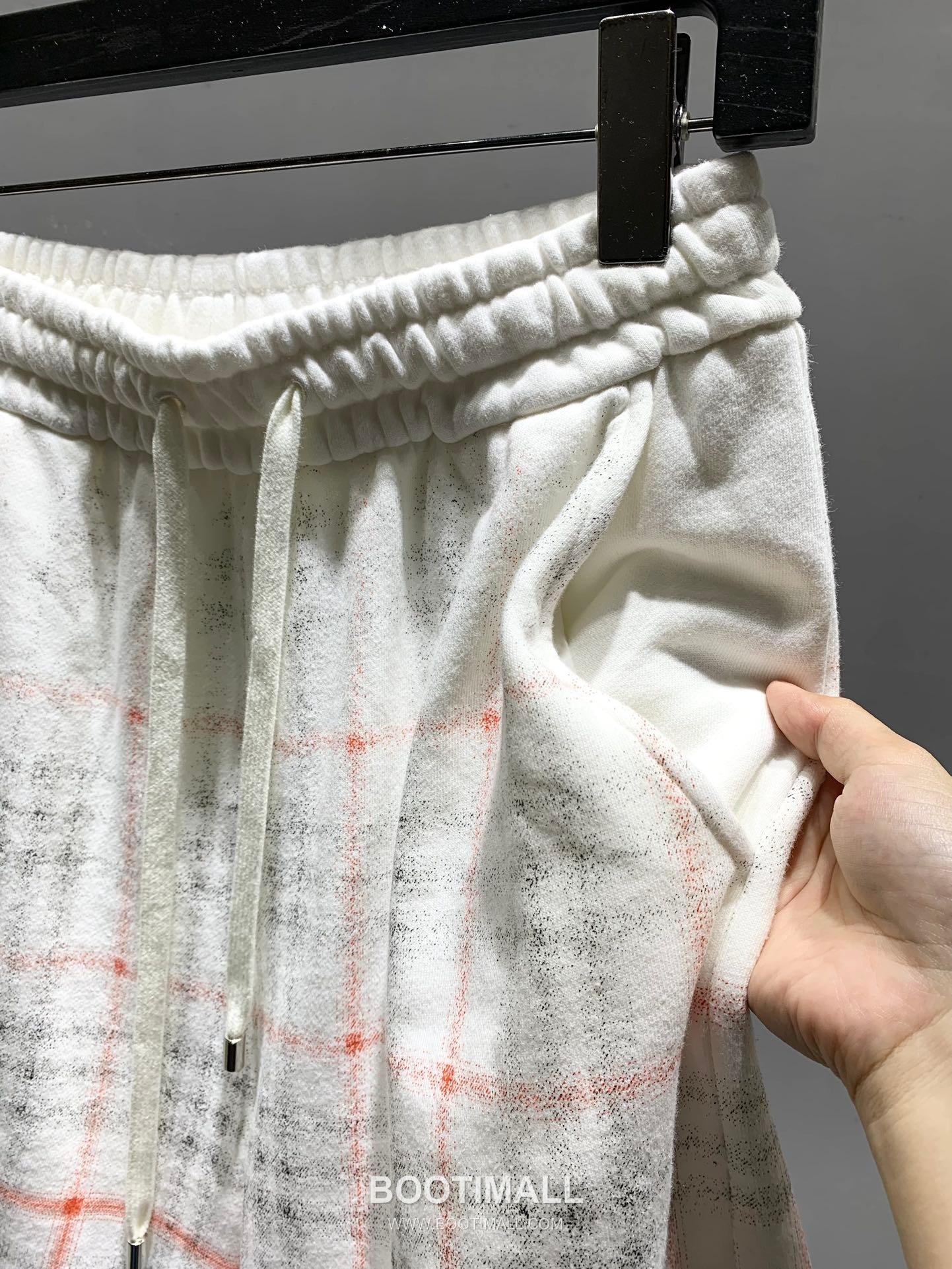 Burberry SS26 Gradient Check Print Cotton Shorts 버버리 SS26 그라디언트 체크 프린트 코튼 쇼츠 2