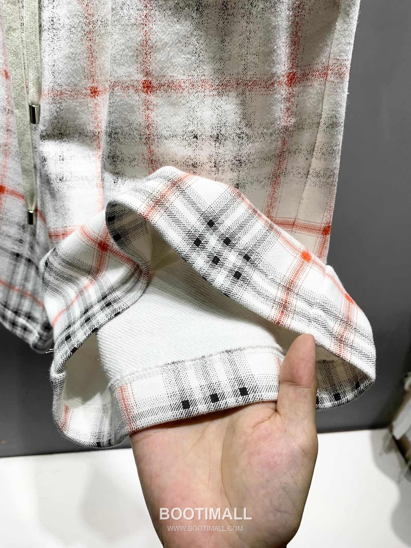 Burberry SS26 Gradient Check Print Cotton Shorts 버버리 SS26 그라디언트 체크 프린트 코튼 쇼츠 7