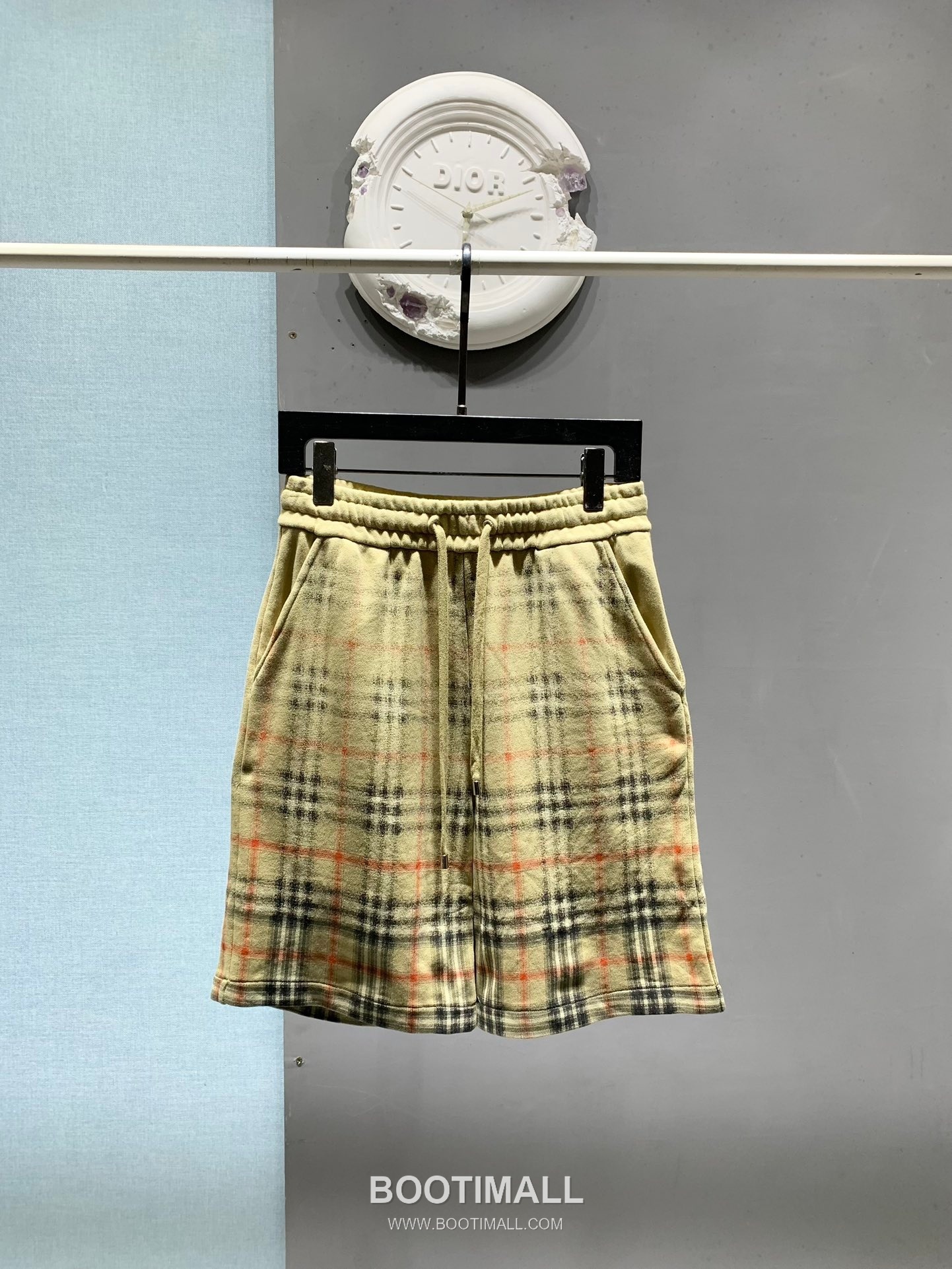 Burberry SS26 Gradient Check Print Cotton Shorts 버버리 SS26 그라디언트 체크 프린트 코튼 쇼츠 1