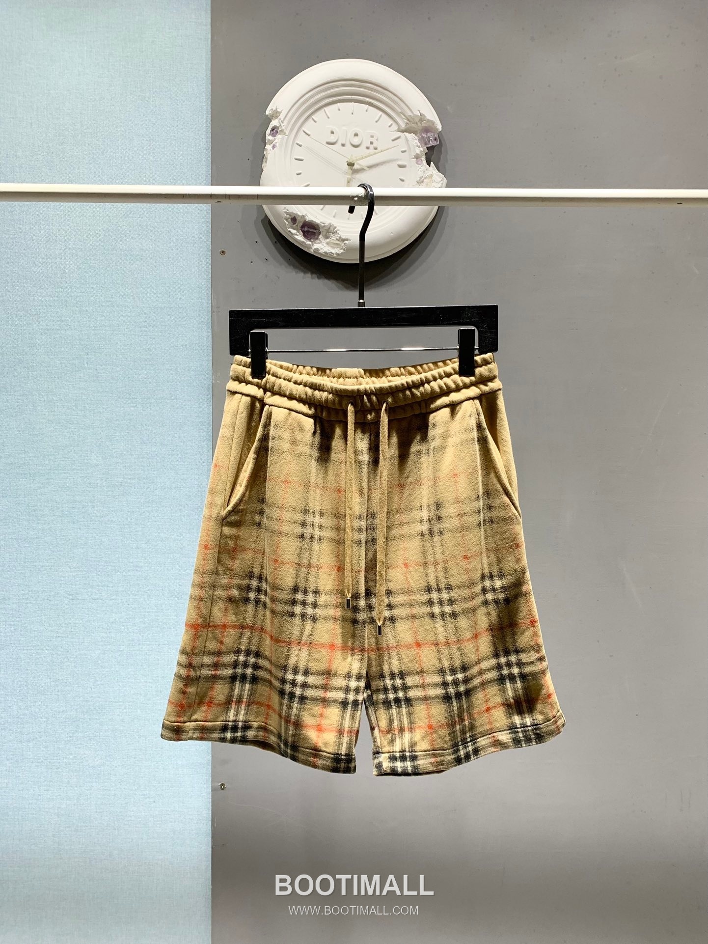 Burberry SS26 Gradient Check Print Cotton Shorts 버버리 SS26 그라디언트 체크 프린트 코튼 쇼츠 1