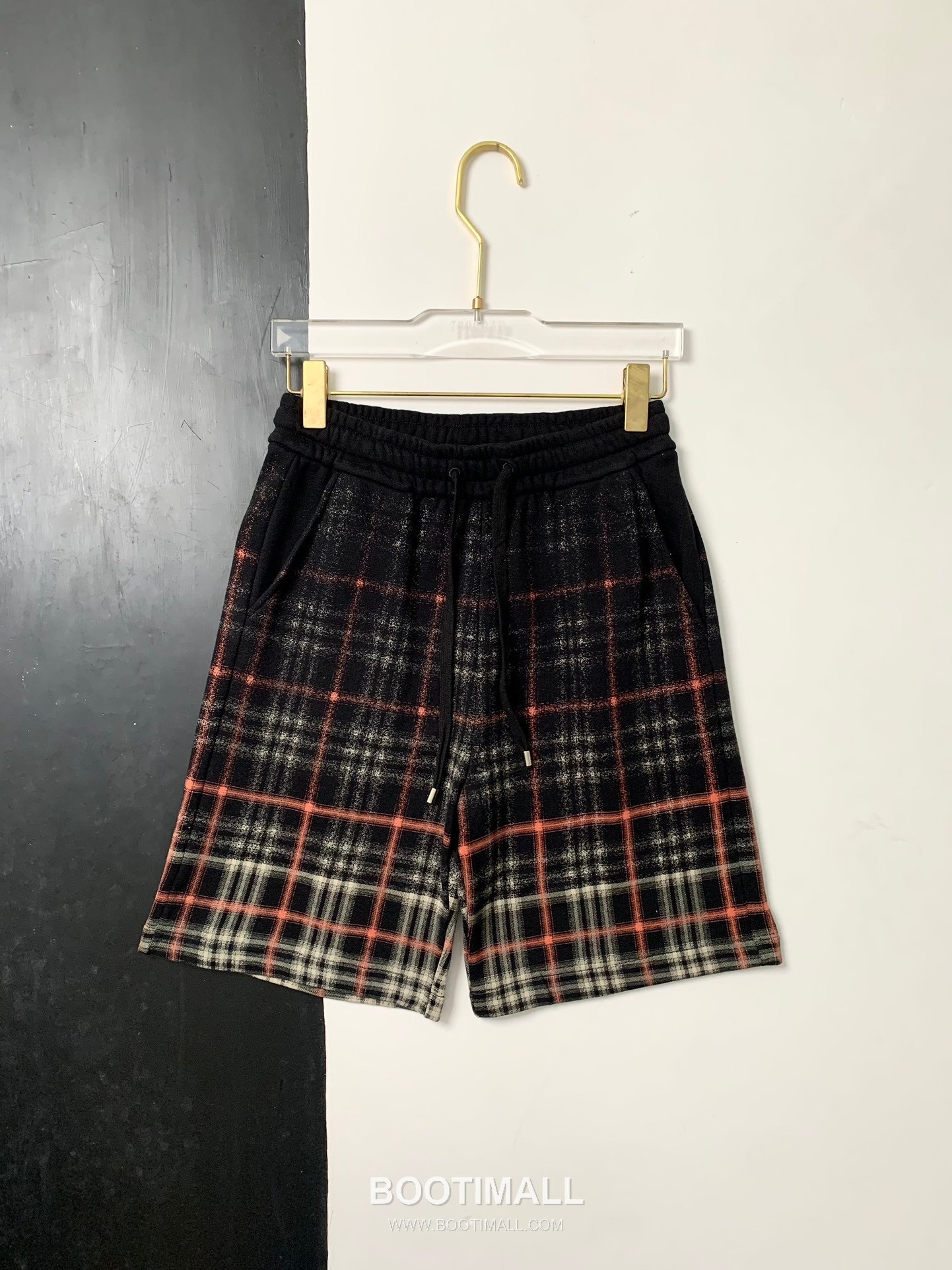 Burberry SS26 Gradient Check Print Cotton Shorts 버버리 SS26 그라디언트 체크 프린트 코튼 쇼츠 1