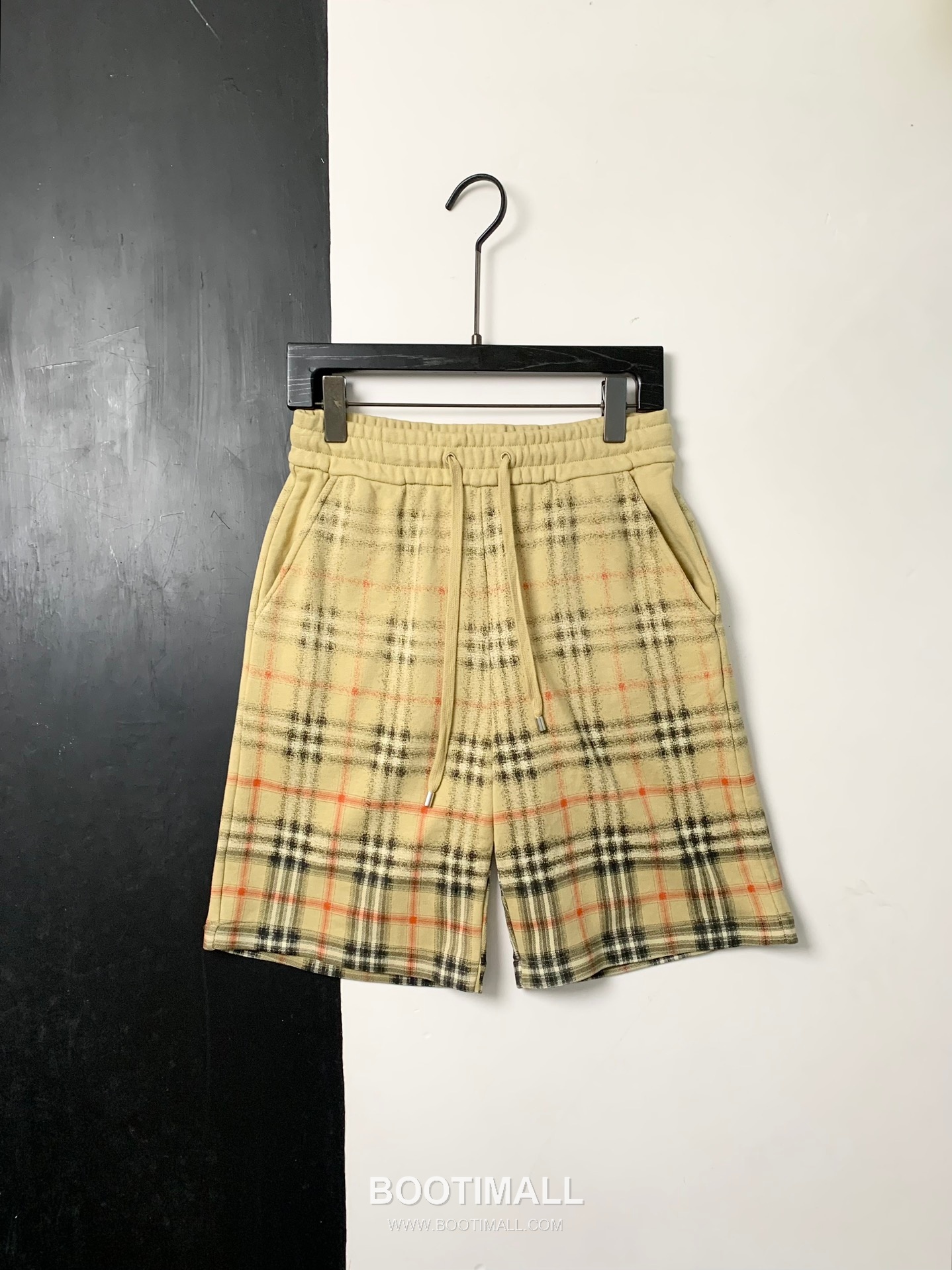 Burberry SS26 Gradient Check Print Cotton Shorts 버버리 SS26 그라디언트 체크 프린트 코튼 쇼츠 3