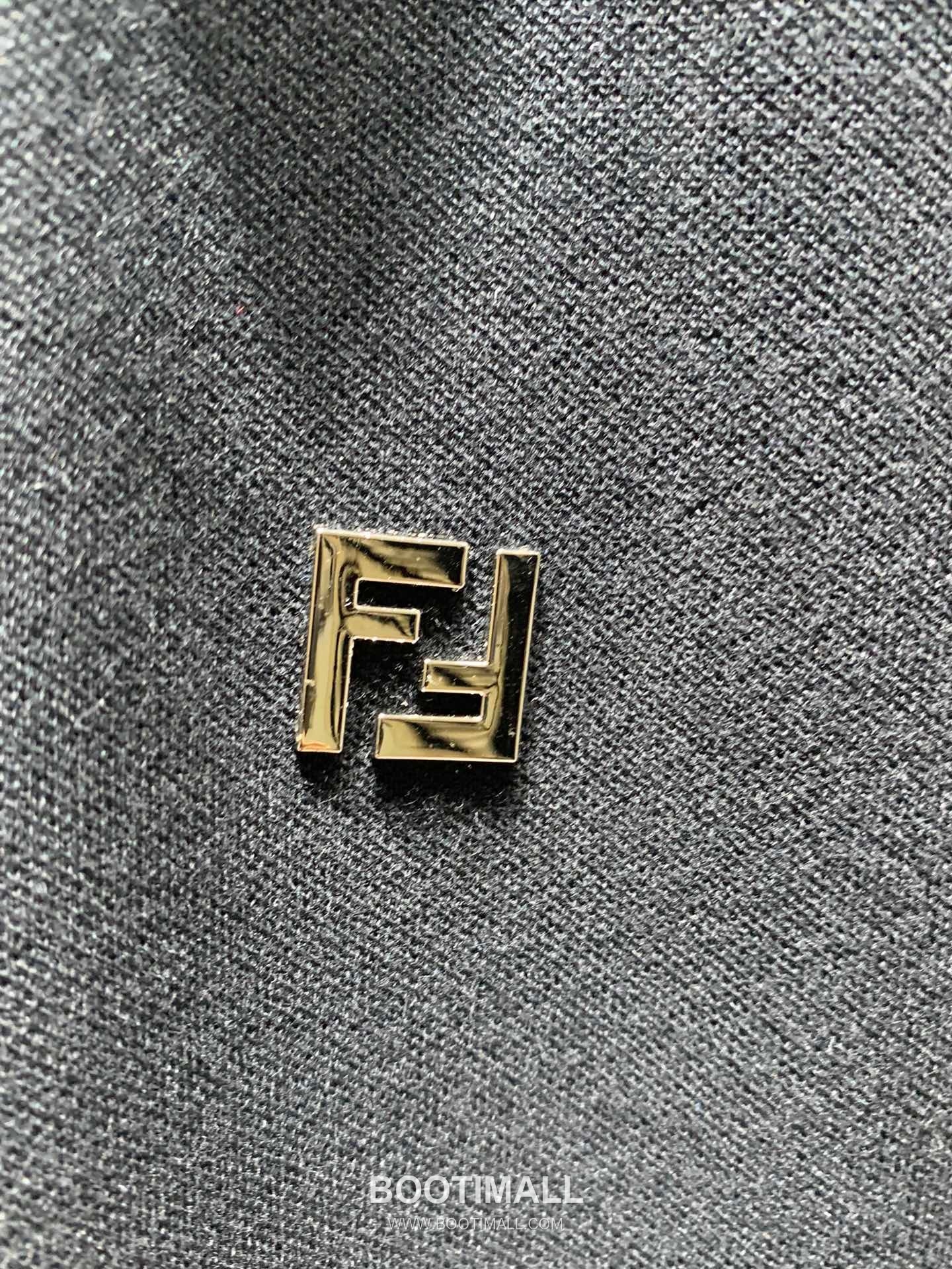 Fendi SS26 Metal FF Logo Piqué Cotton Polo Shirt 펜디 SS26 메탈 FF 로고 피케 코튼 폴로 셔츠 3