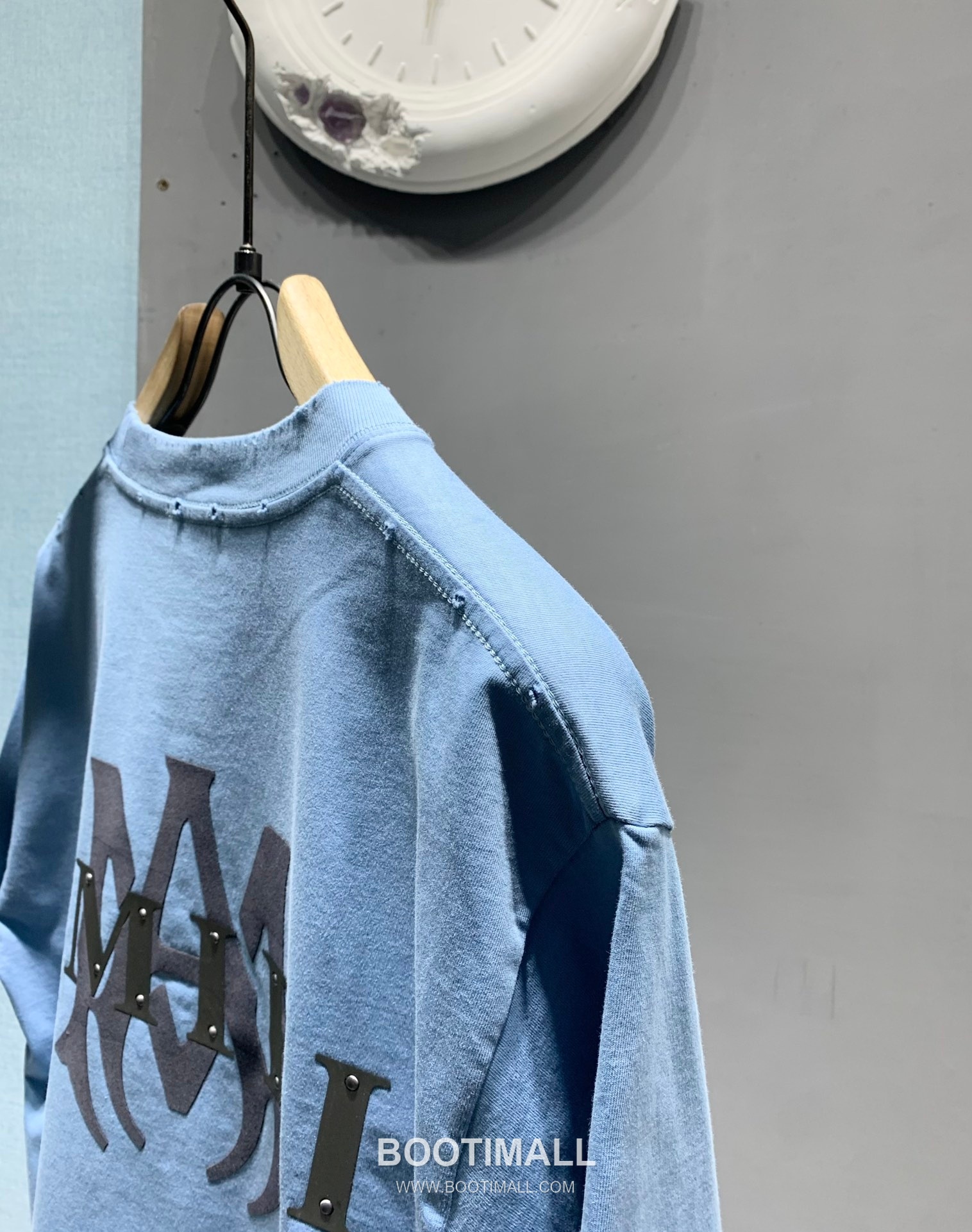 Amiri SS26 Laser Cut Logo Studded Cotton T-Shirt 아미리 SS26 레이저 컷 로고 스터드 코튼 티셔츠 4