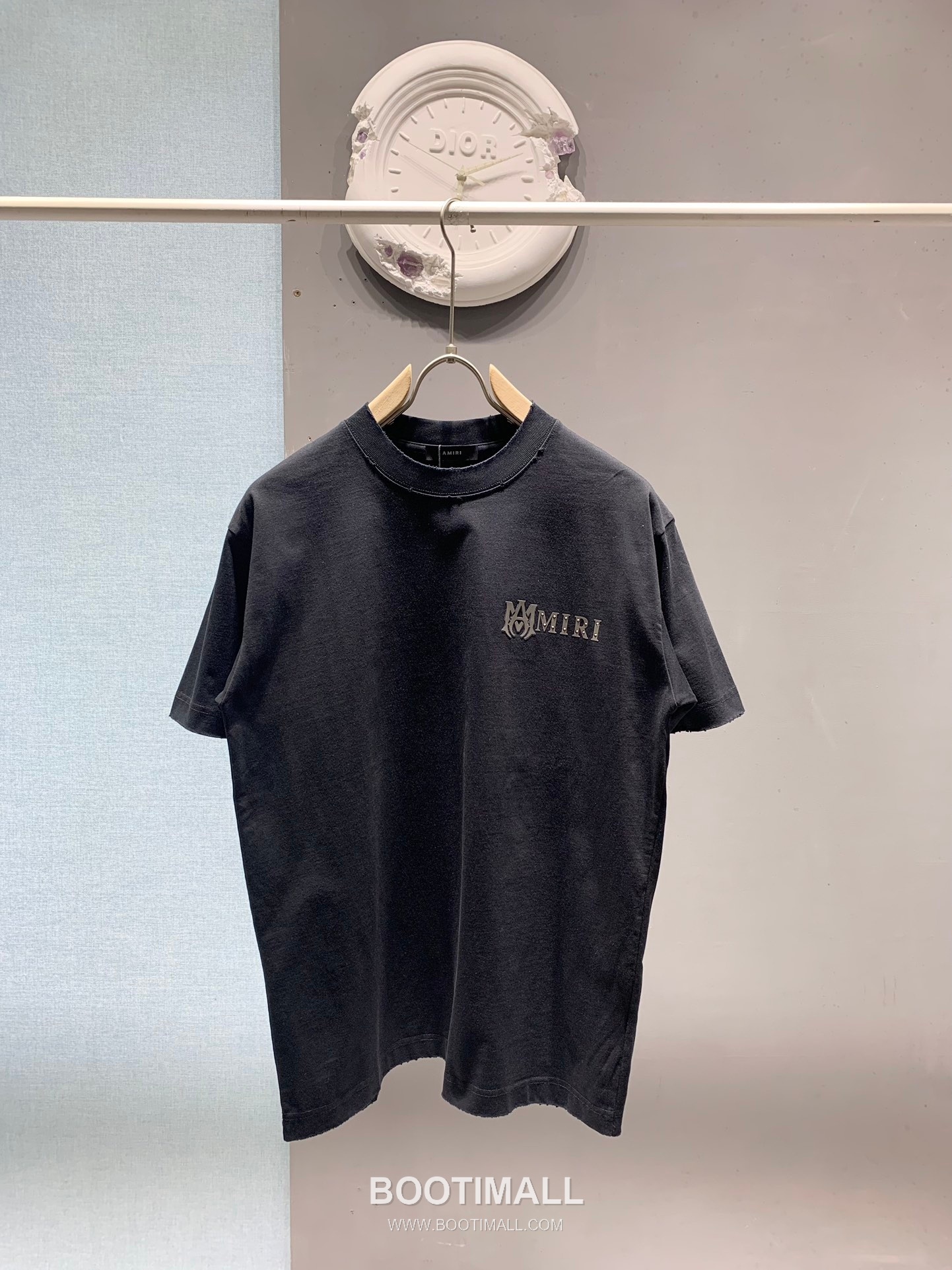 Amiri SS26 Laser Cut Logo Studded Cotton T-Shirt 아미리 SS26 레이저 컷 로고 스터드 코튼 티셔츠 1