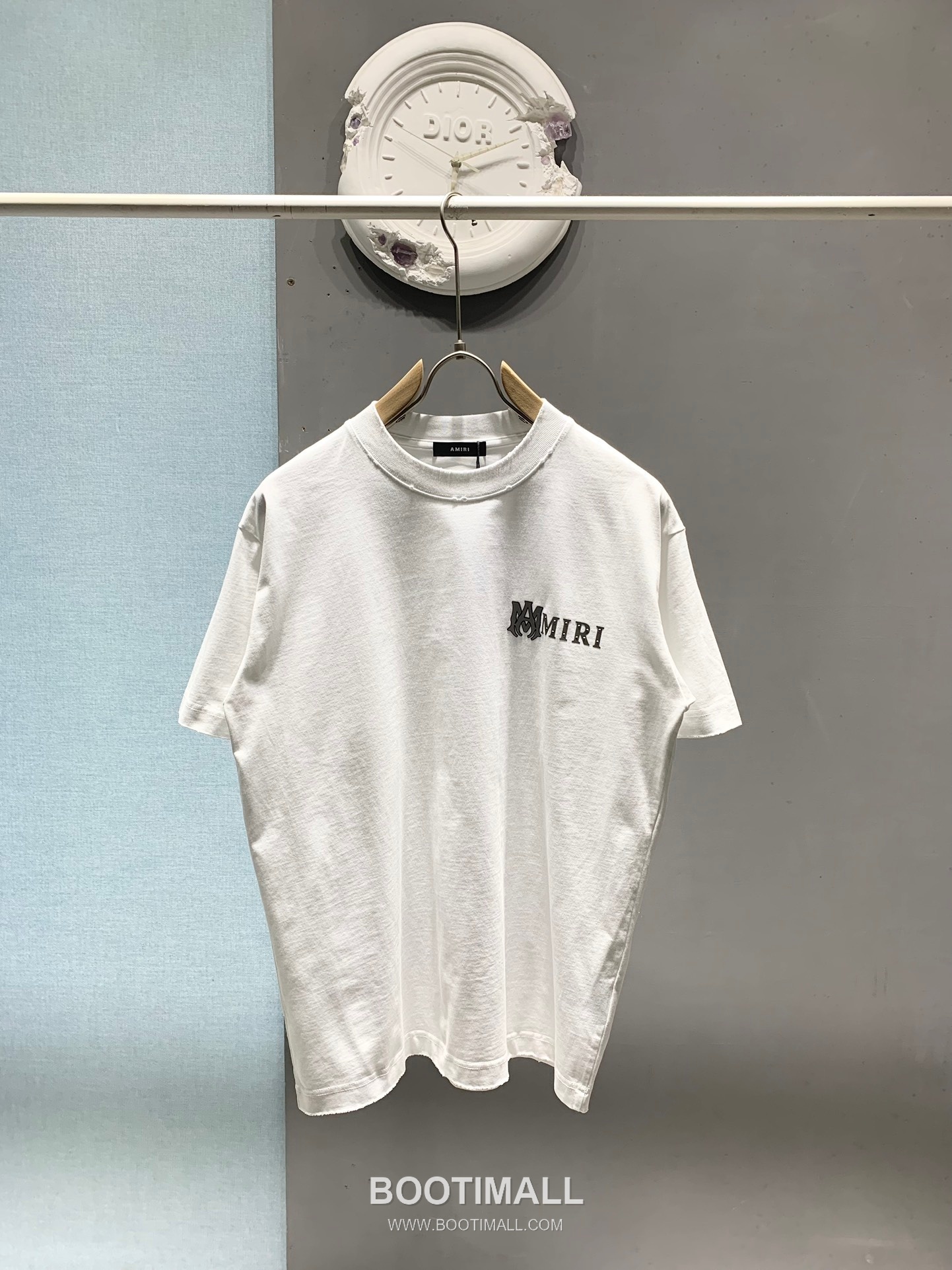 Amiri SS26 Laser Cut Logo Studded Cotton T-Shirt 아미리 SS26 레이저 컷 로고 스터드 코튼 티셔츠 1
