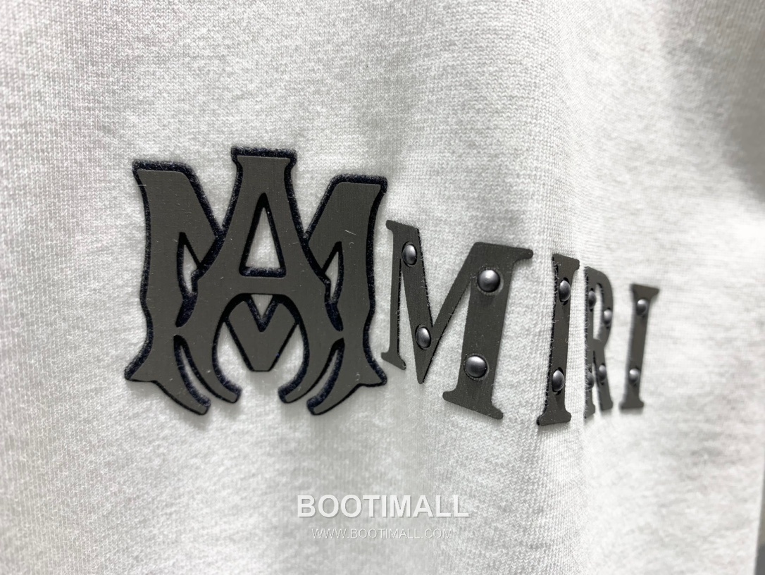 Amiri SS26 Laser Cut Logo Studded Cotton T-Shirt 아미리 SS26 레이저 컷 로고 스터드 코튼 티셔츠 3