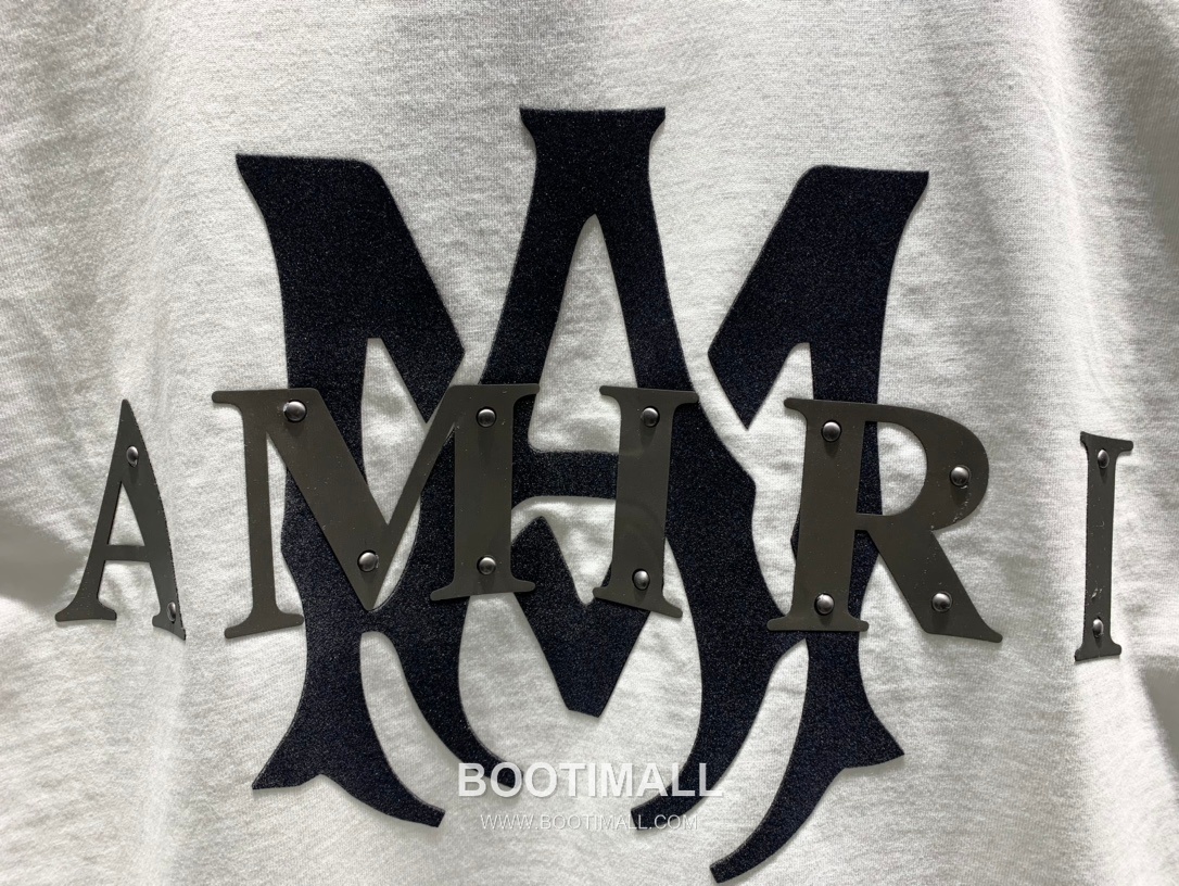 Amiri SS26 Laser Cut Logo Studded Cotton T-Shirt 아미리 SS26 레이저 컷 로고 스터드 코튼 티셔츠 4