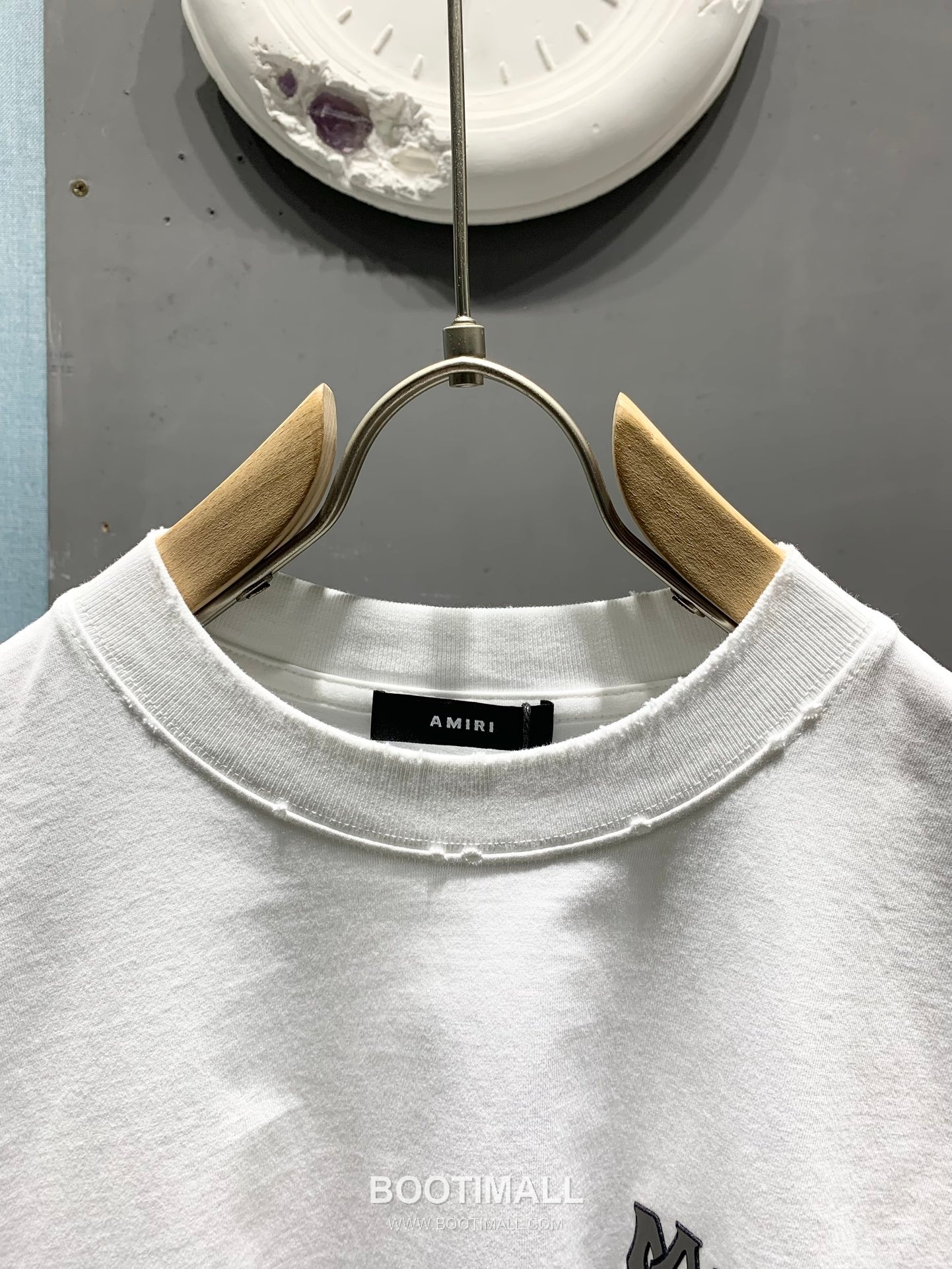 Amiri SS26 Laser Cut Logo Studded Cotton T-Shirt 아미리 SS26 레이저 컷 로고 스터드 코튼 티셔츠 5