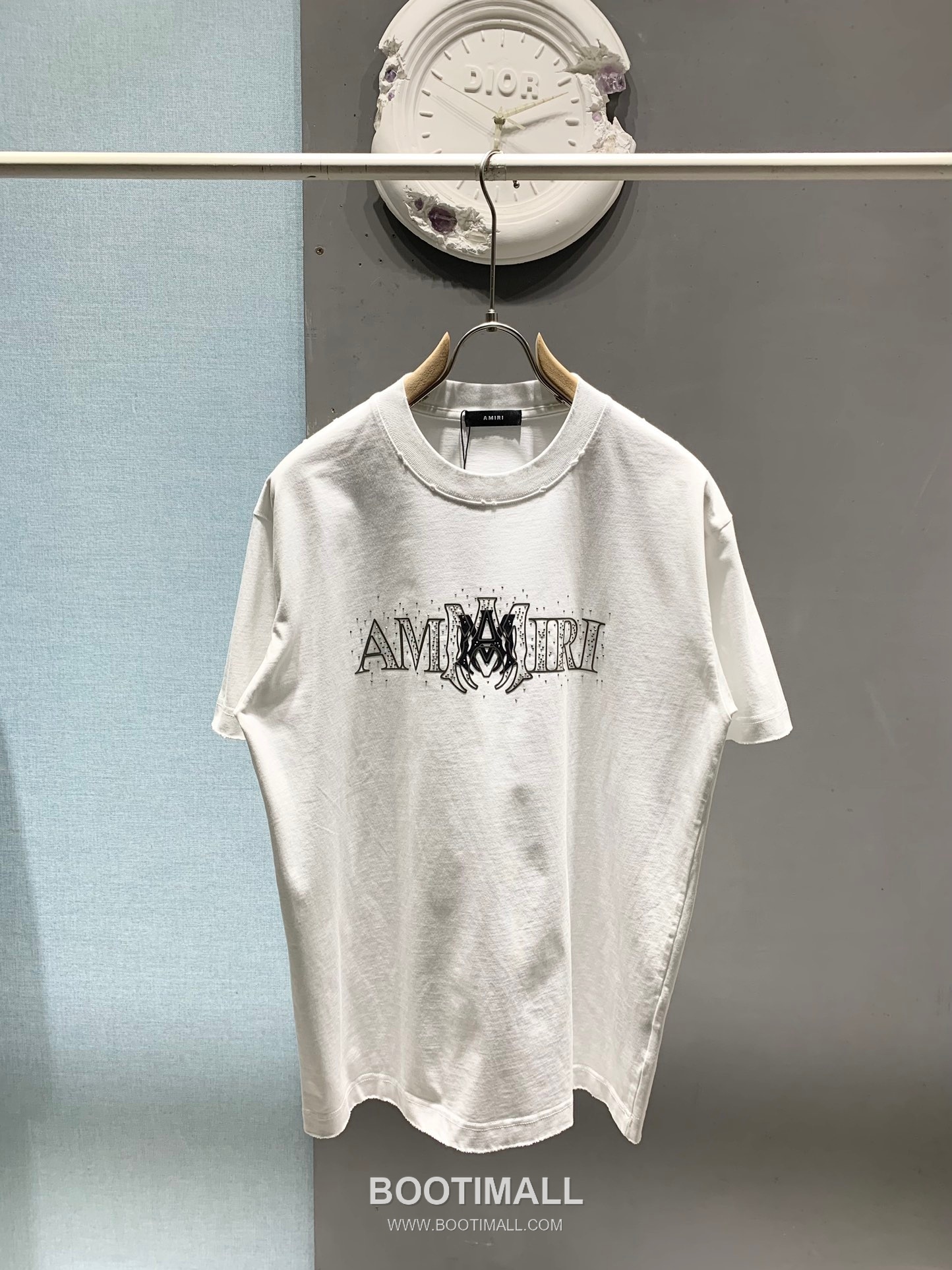 Amiri SS26 Logo Velvet Pressed Rhinestone Cotton T-Shirt 아미리 SS26 로고 벨벳 압착 스톤 코튼 티셔츠 1