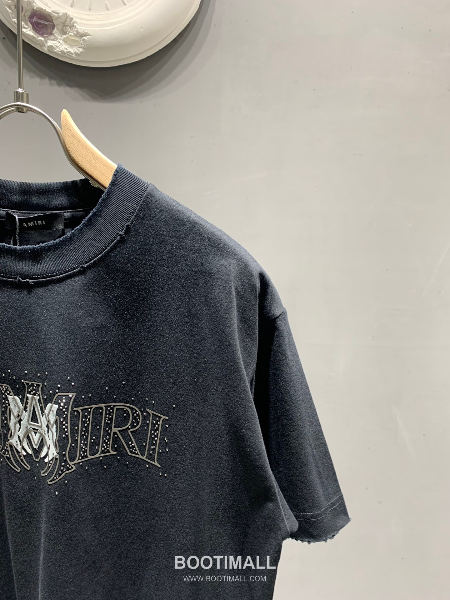 Amiri SS26 Logo Velvet Pressed Rhinestone Cotton T-Shirt 아미리 SS26 로고 벨벳 압착 스톤 코튼 티셔츠 9