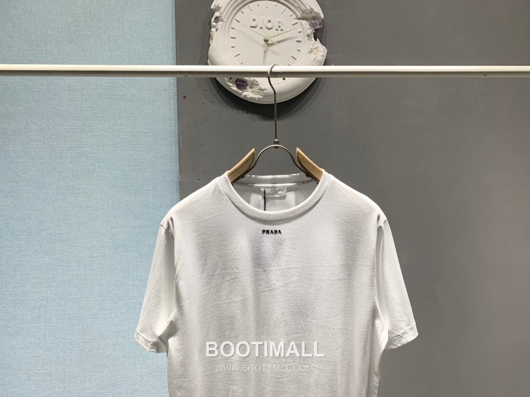 Prada SS26 Thick Logo Rubberized Mercerized Cotton T-Shirt 프라다 SS26 두꺼운 로고 압착 머서라이즈드 코튼 티셔츠 13