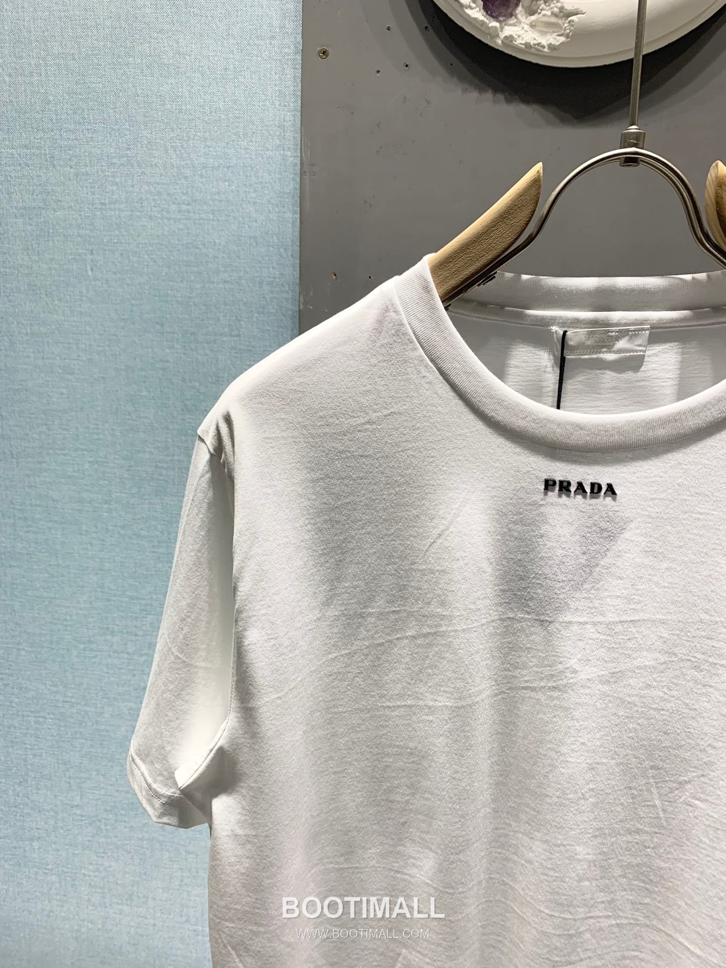 Prada SS26 Thick Logo Rubberized Mercerized Cotton T-Shirt 프라다 SS26 두꺼운 로고 압착 머서라이즈드 코튼 티셔츠 15